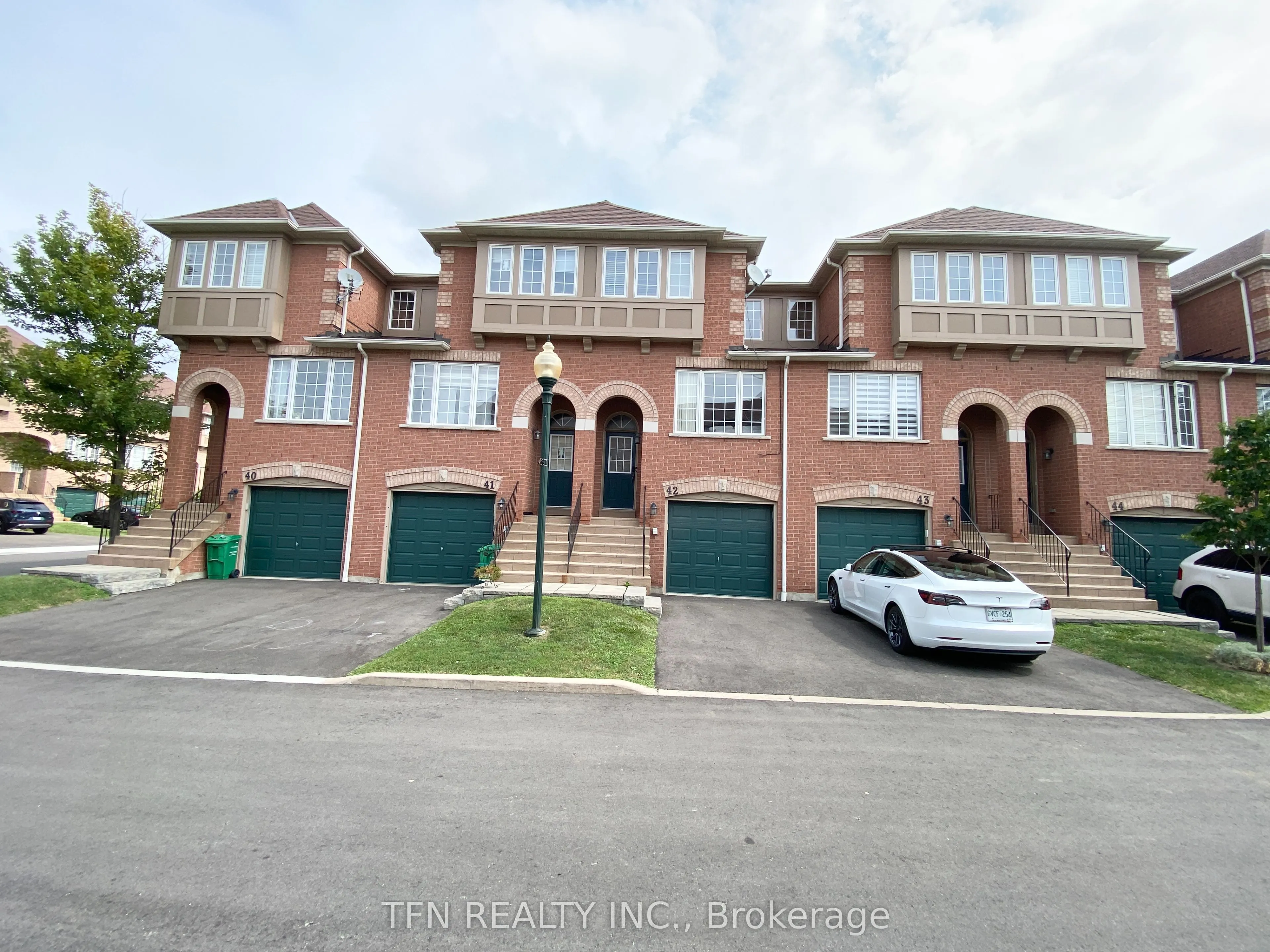 3020 Cedarglen Gate #42