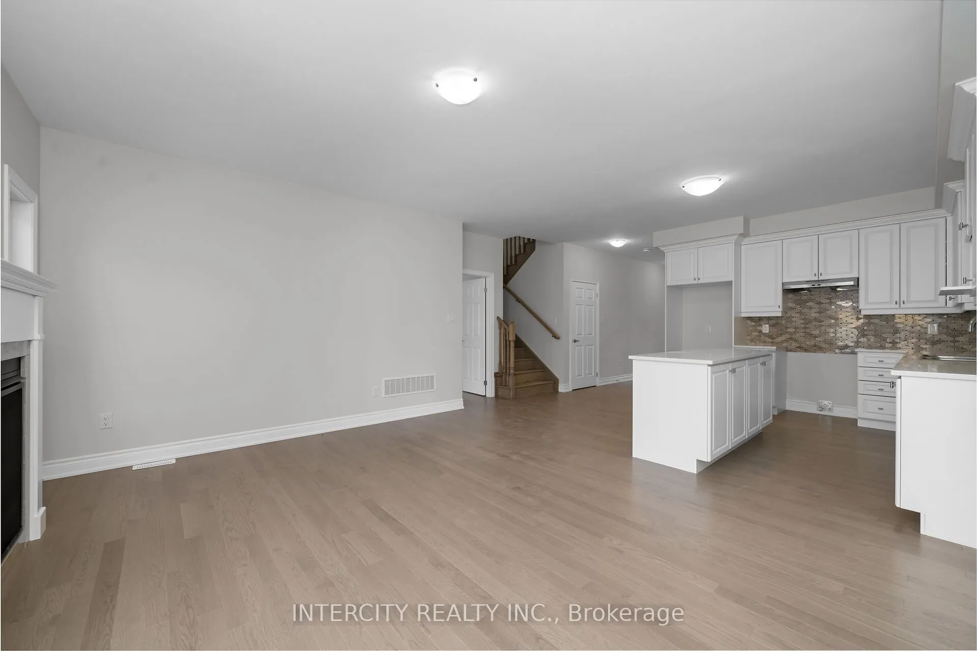 33 Ruby Lane