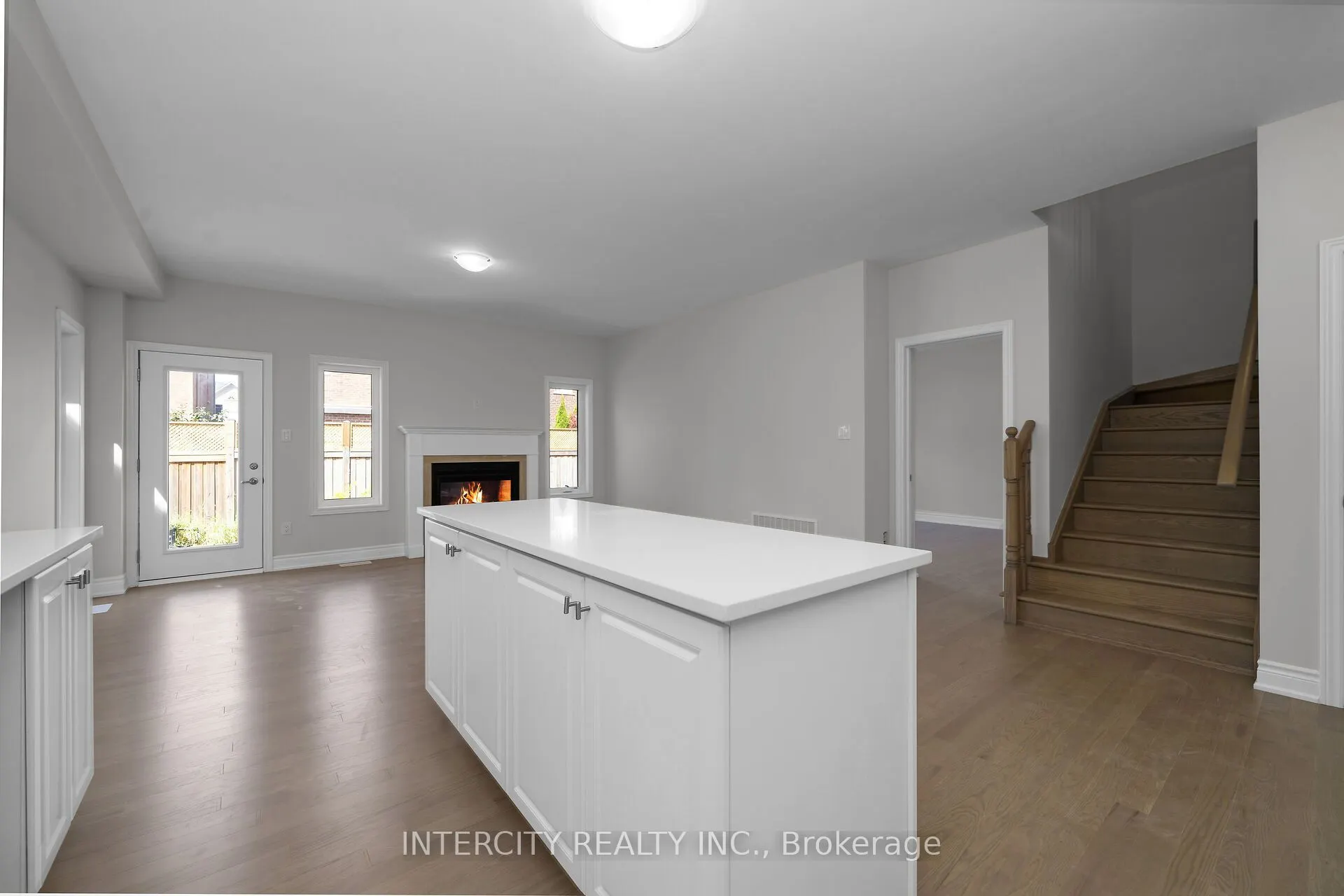 33 Ruby Lane