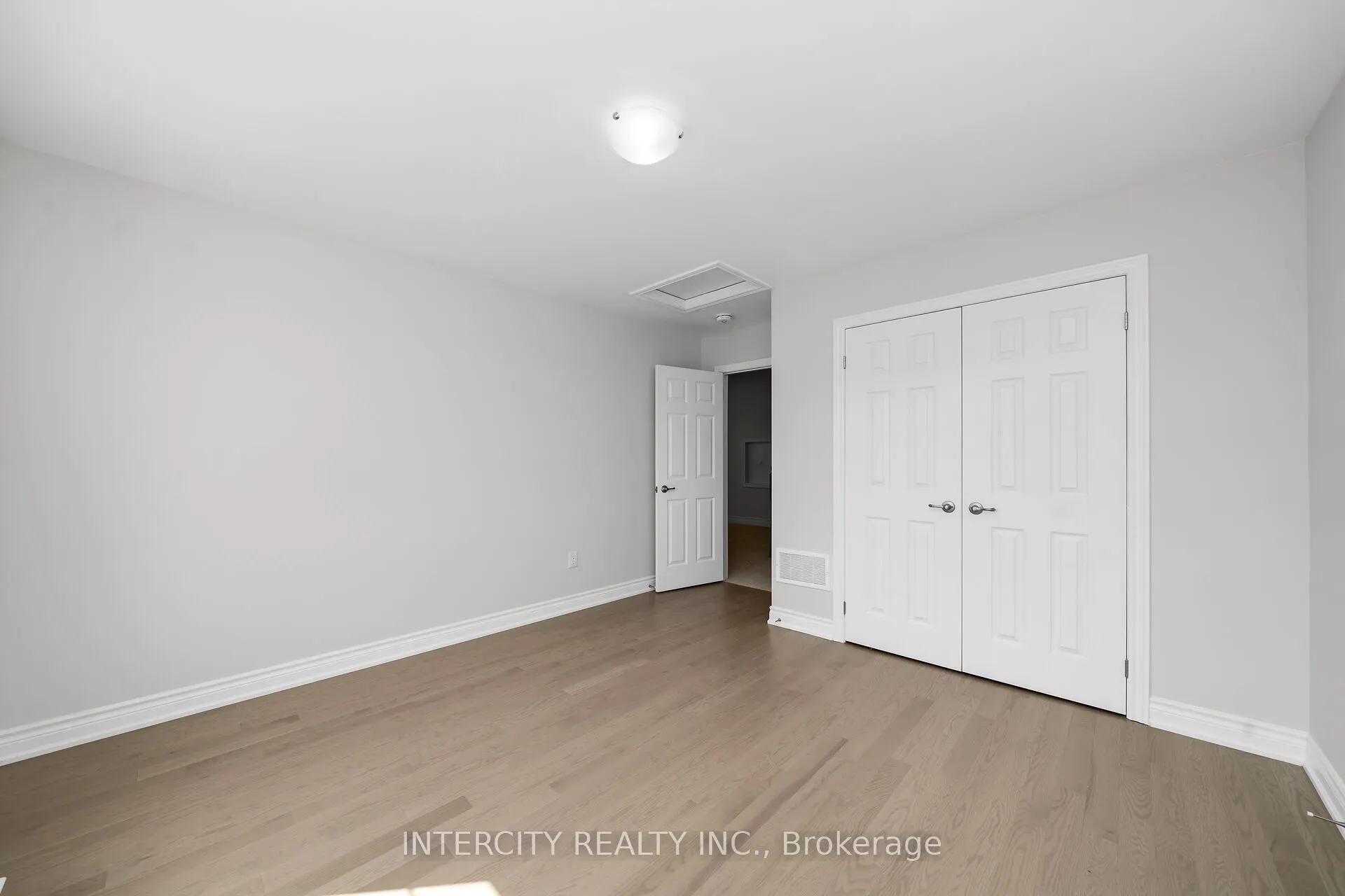 33 Ruby Lane