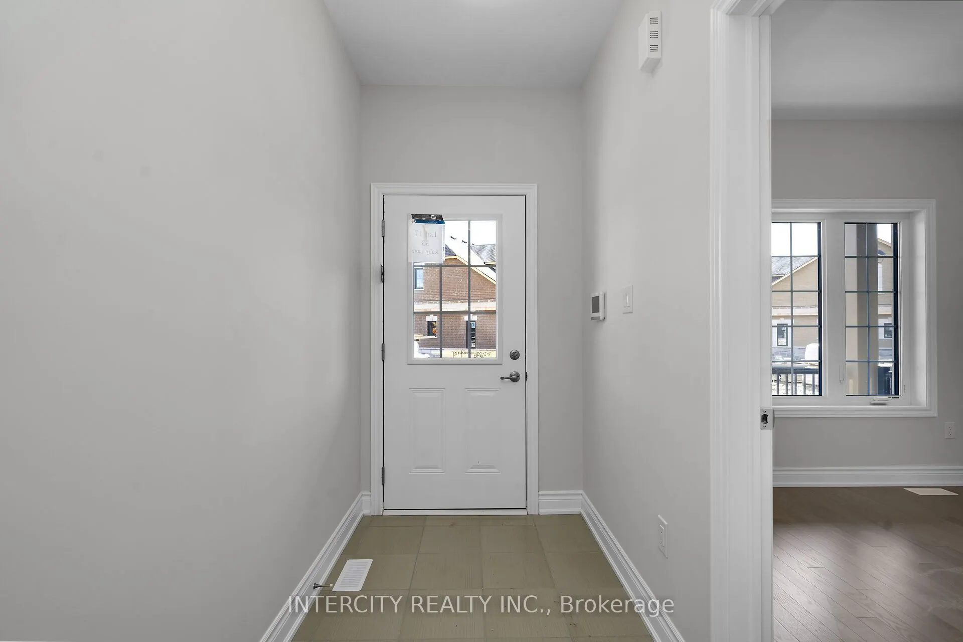 33 Ruby Lane