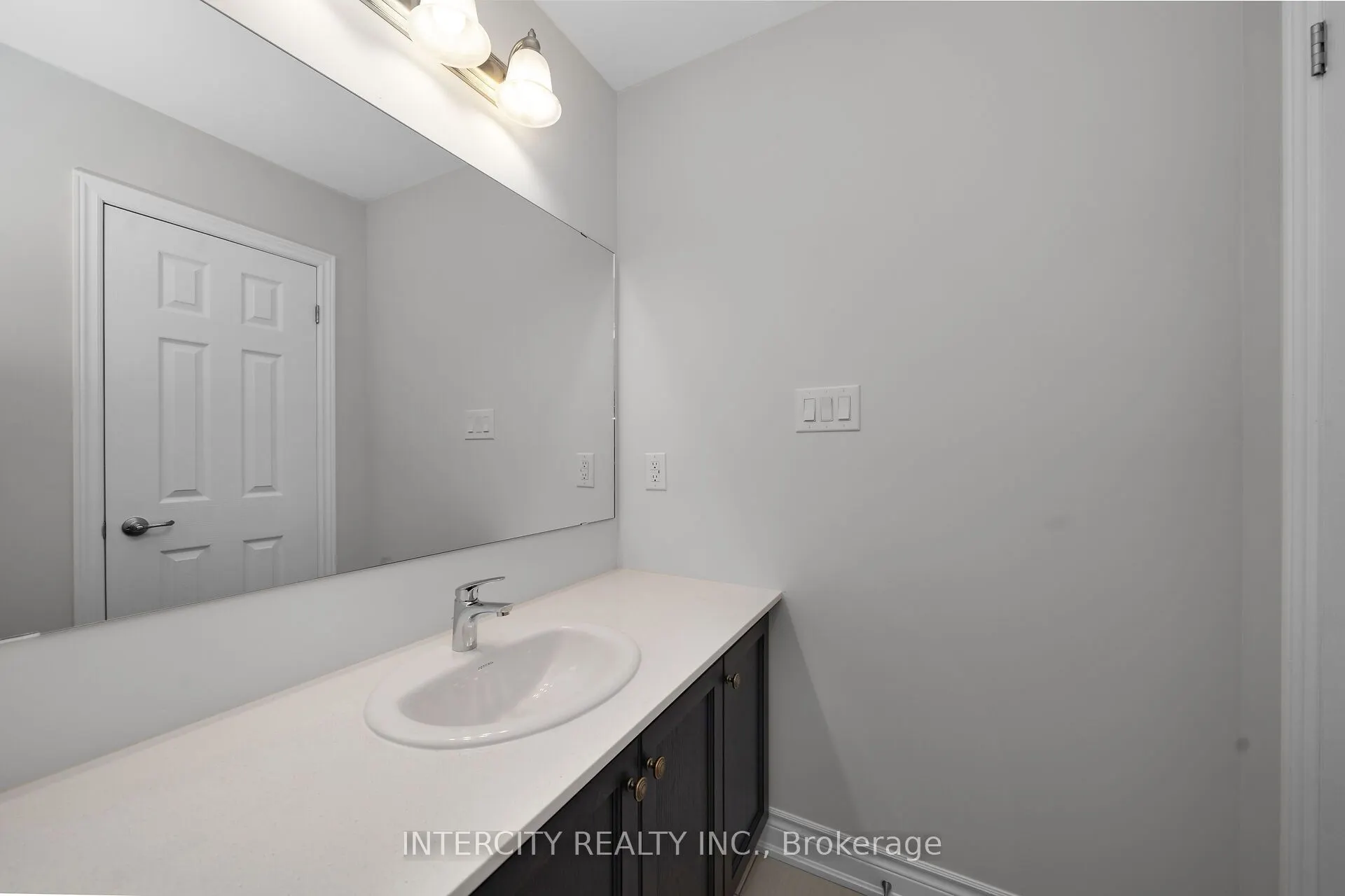 33 Ruby Lane