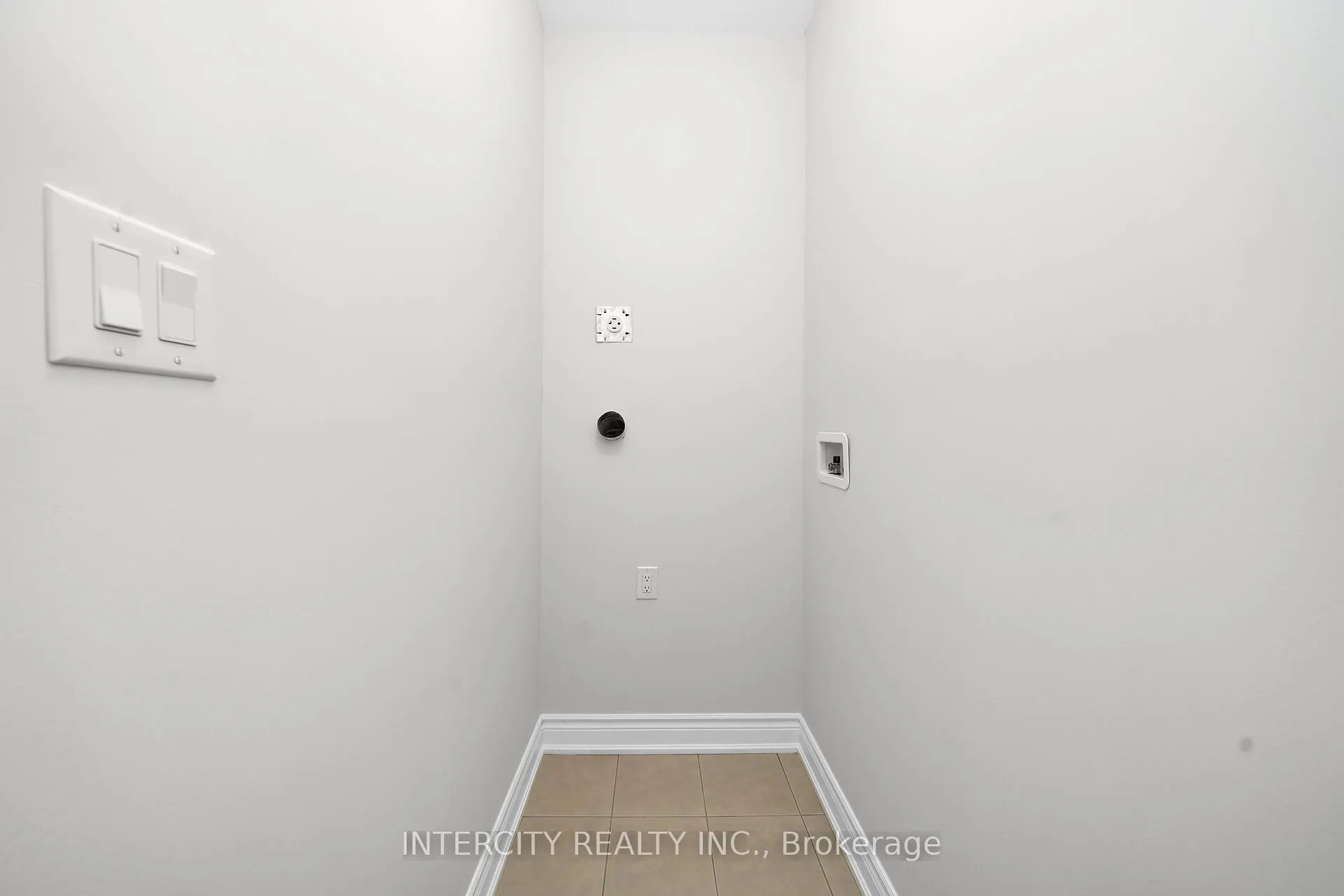 33 Ruby Lane