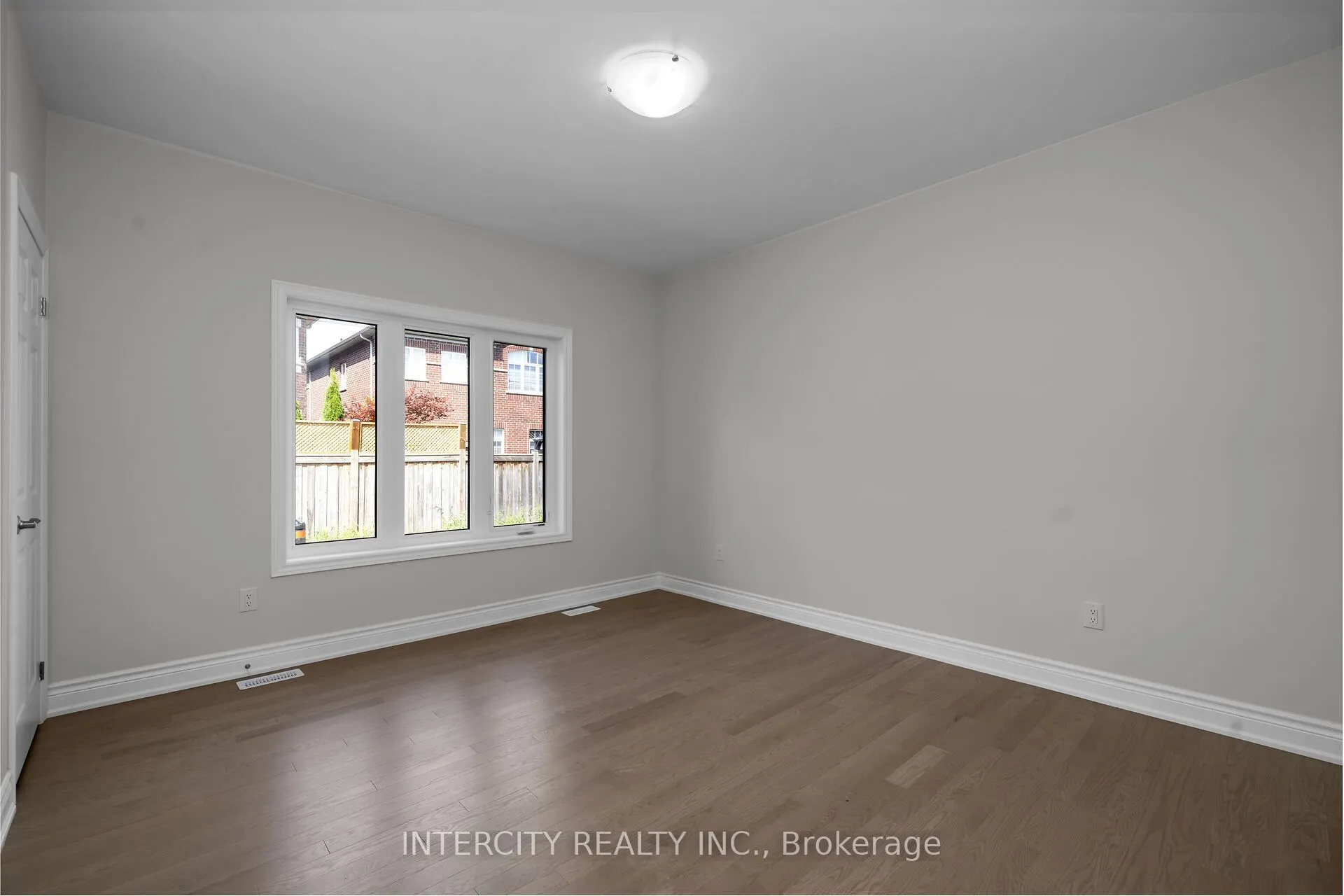 33 Ruby Lane