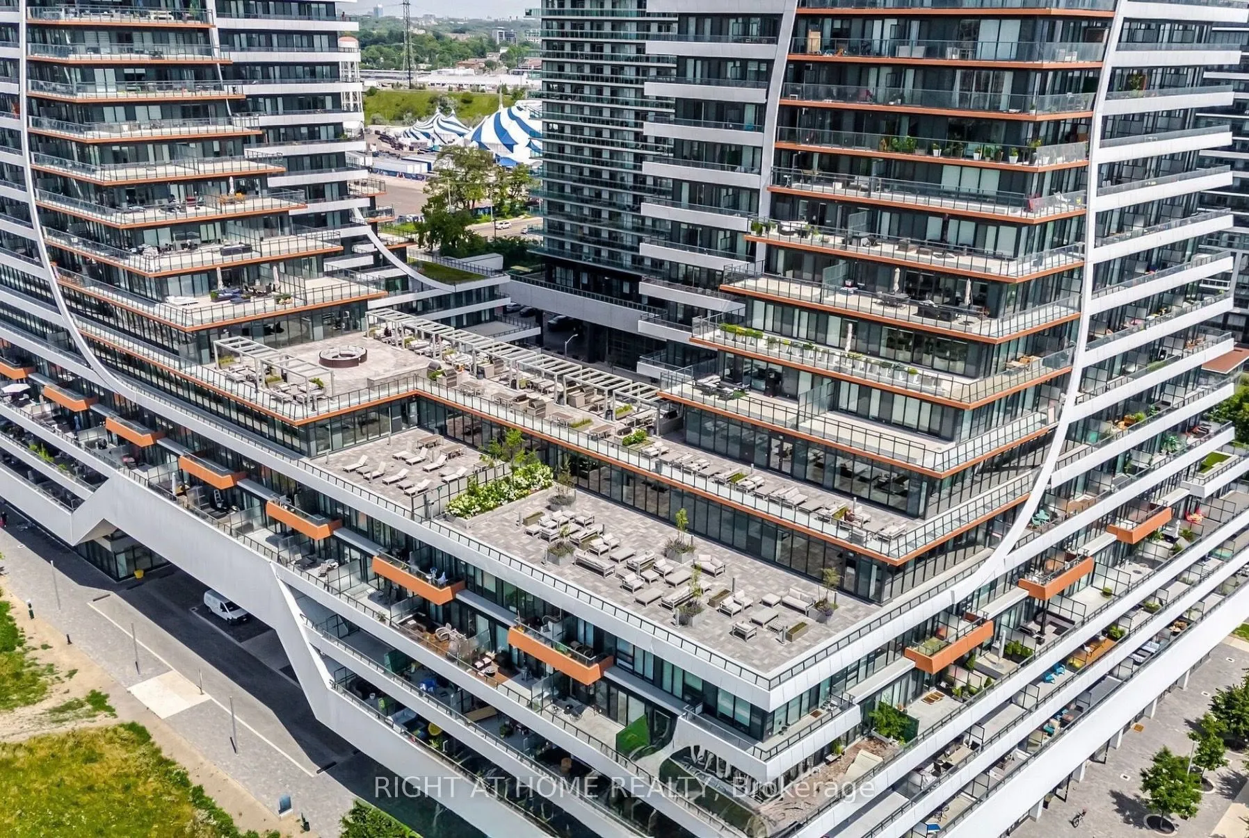 20 Shore Breeze Drive #LPH02B