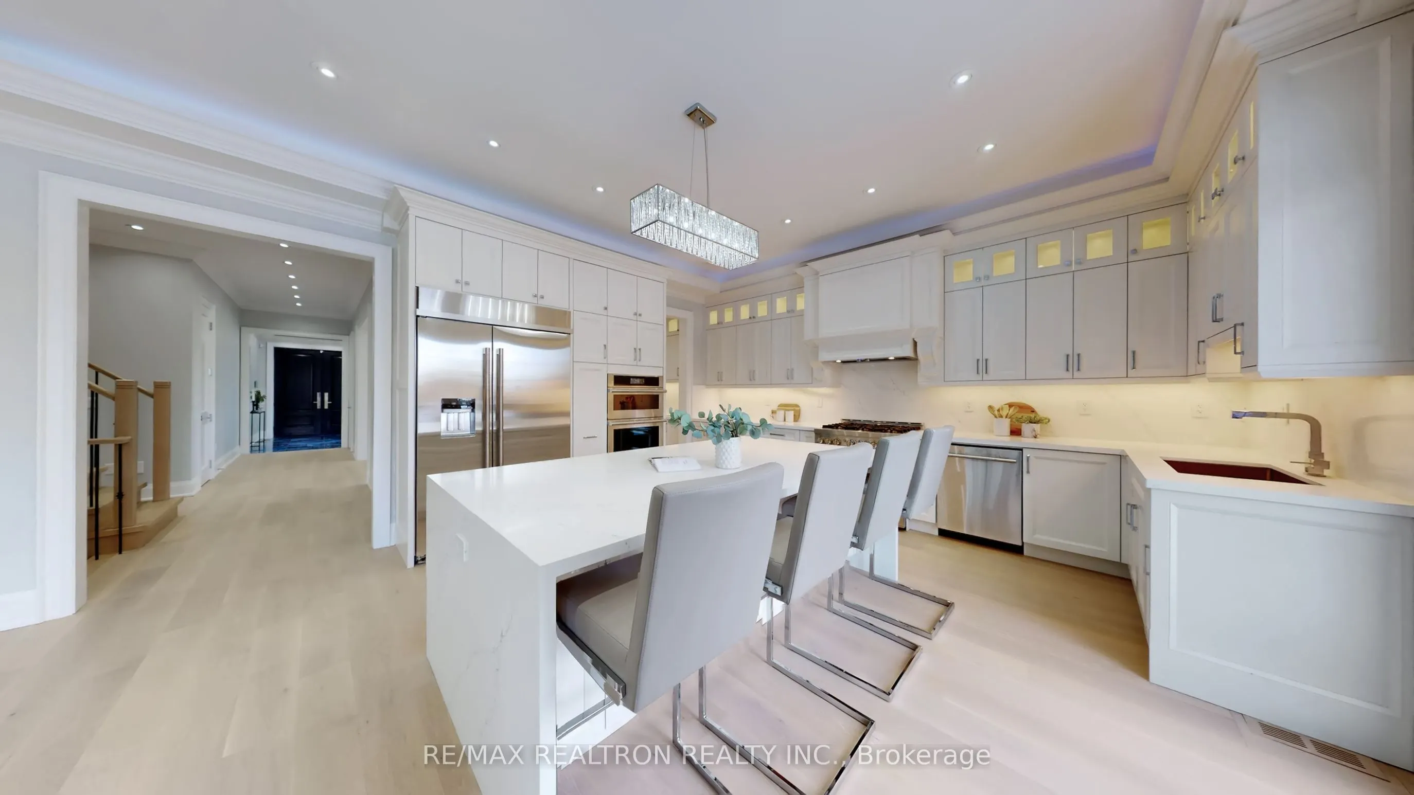 9 Roxaline Street