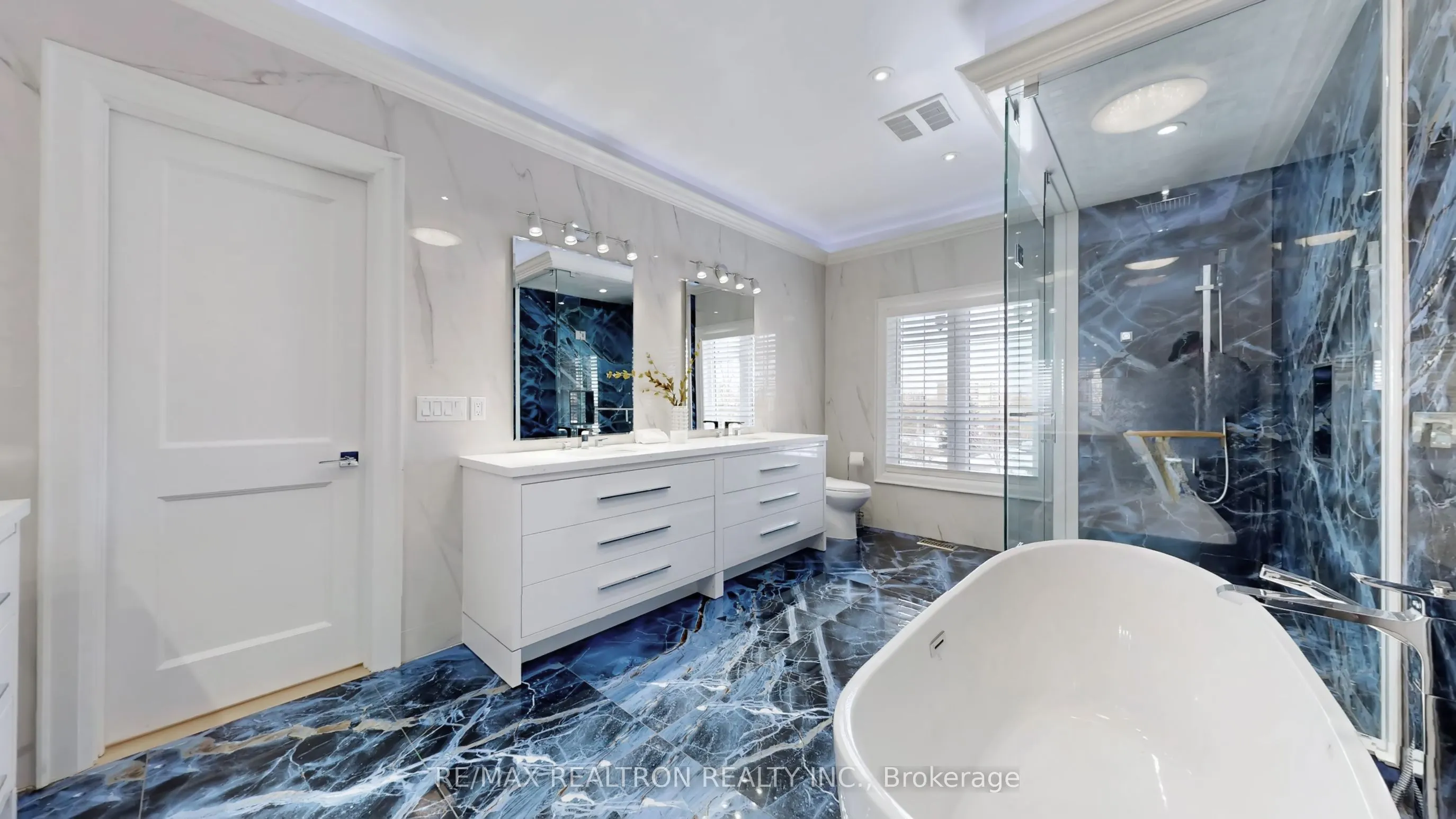 9 Roxaline Street