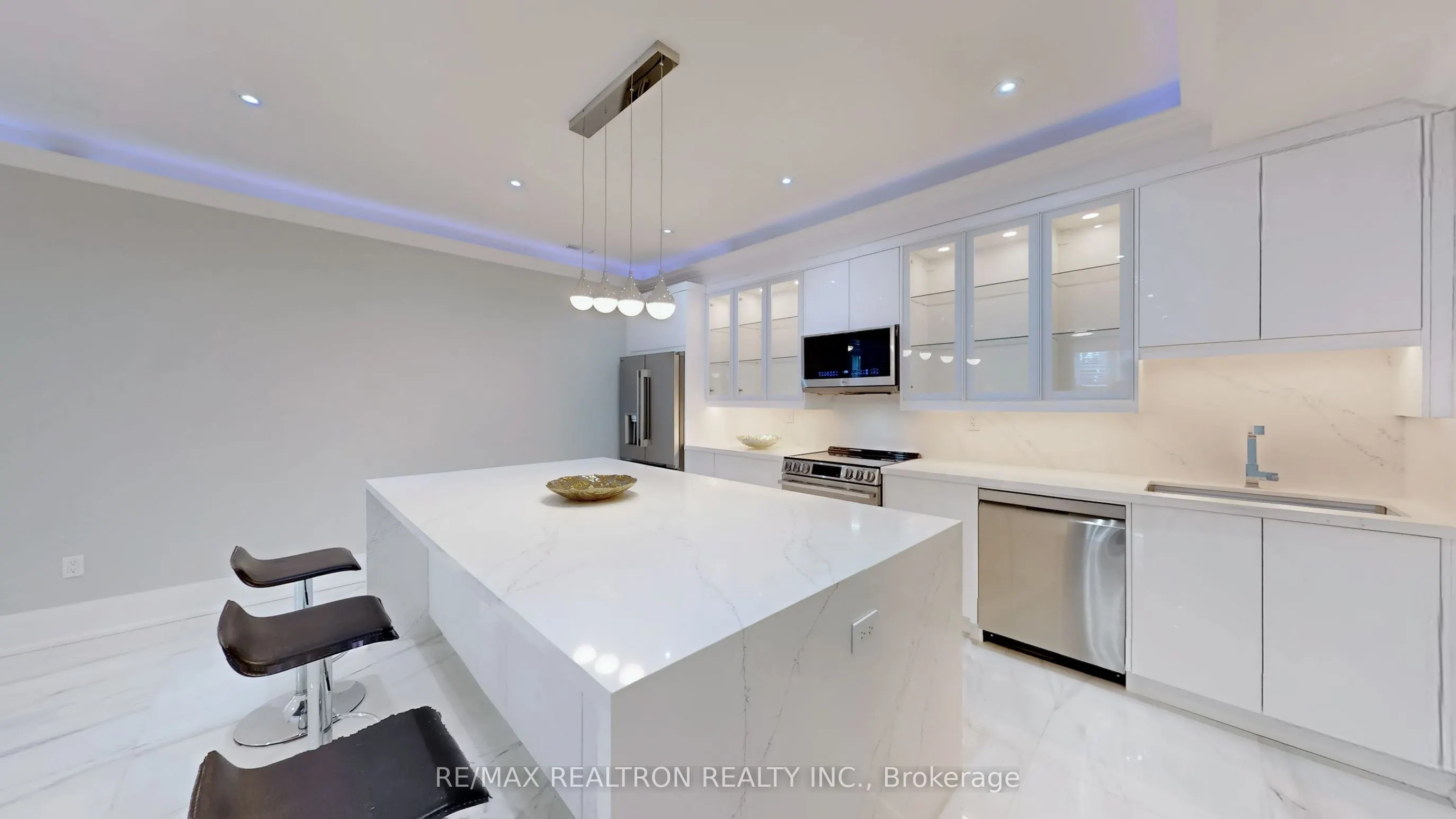9 Roxaline Street