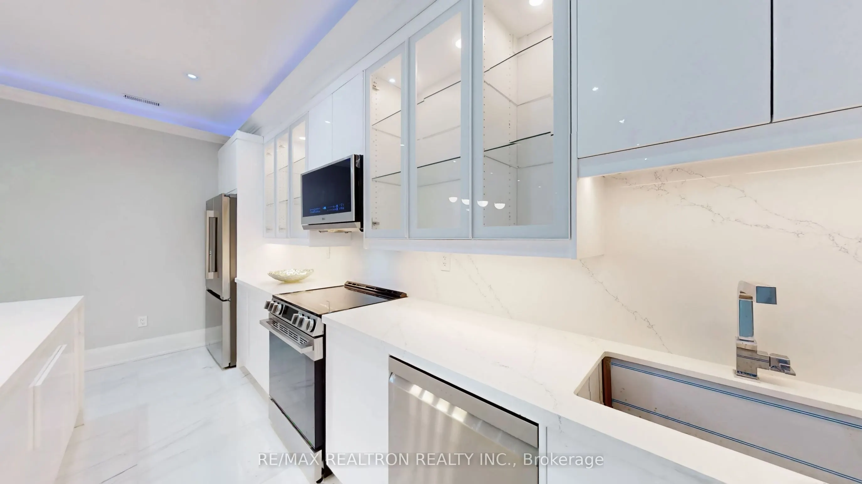 9 Roxaline Street