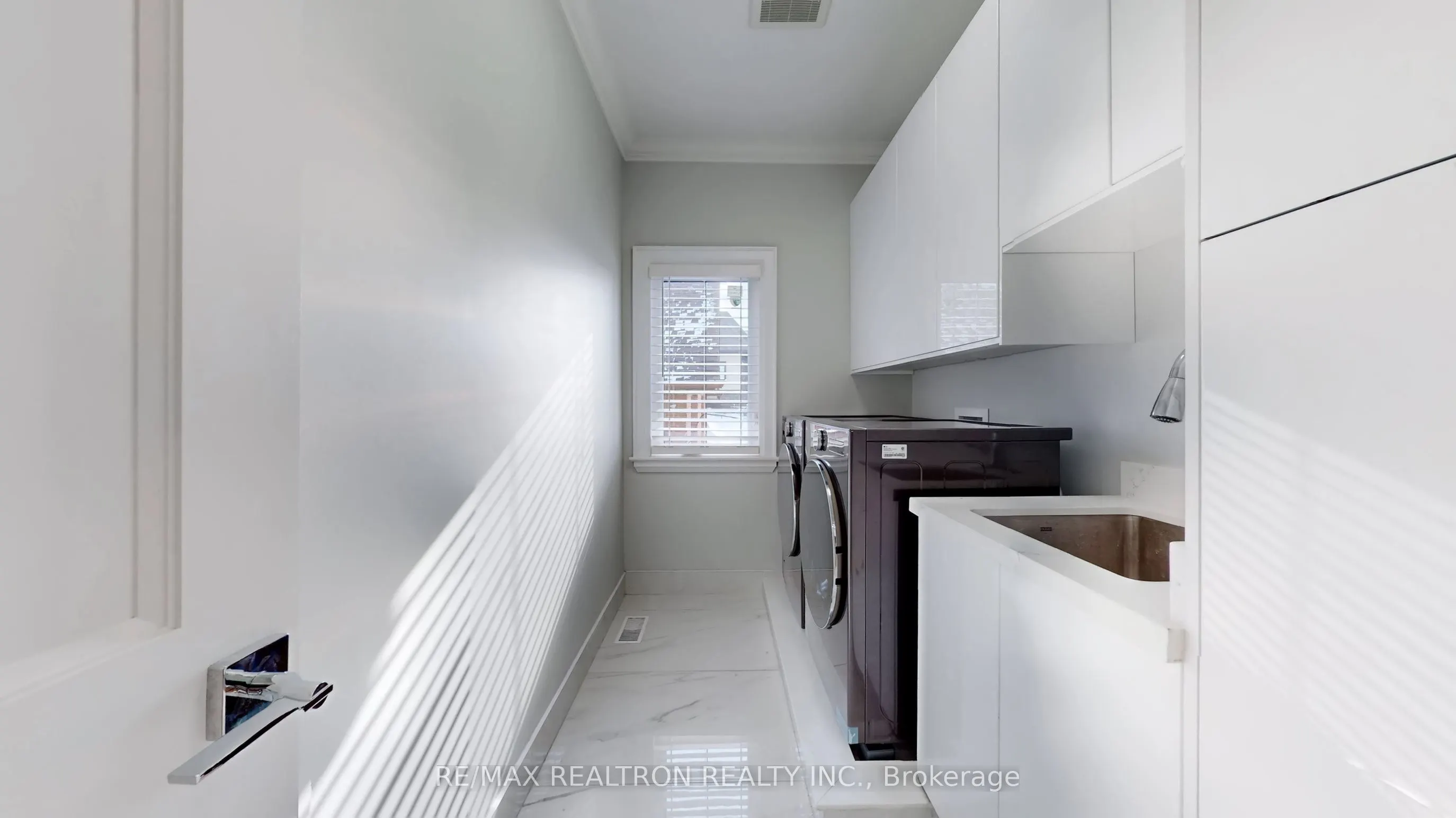 9 Roxaline Street