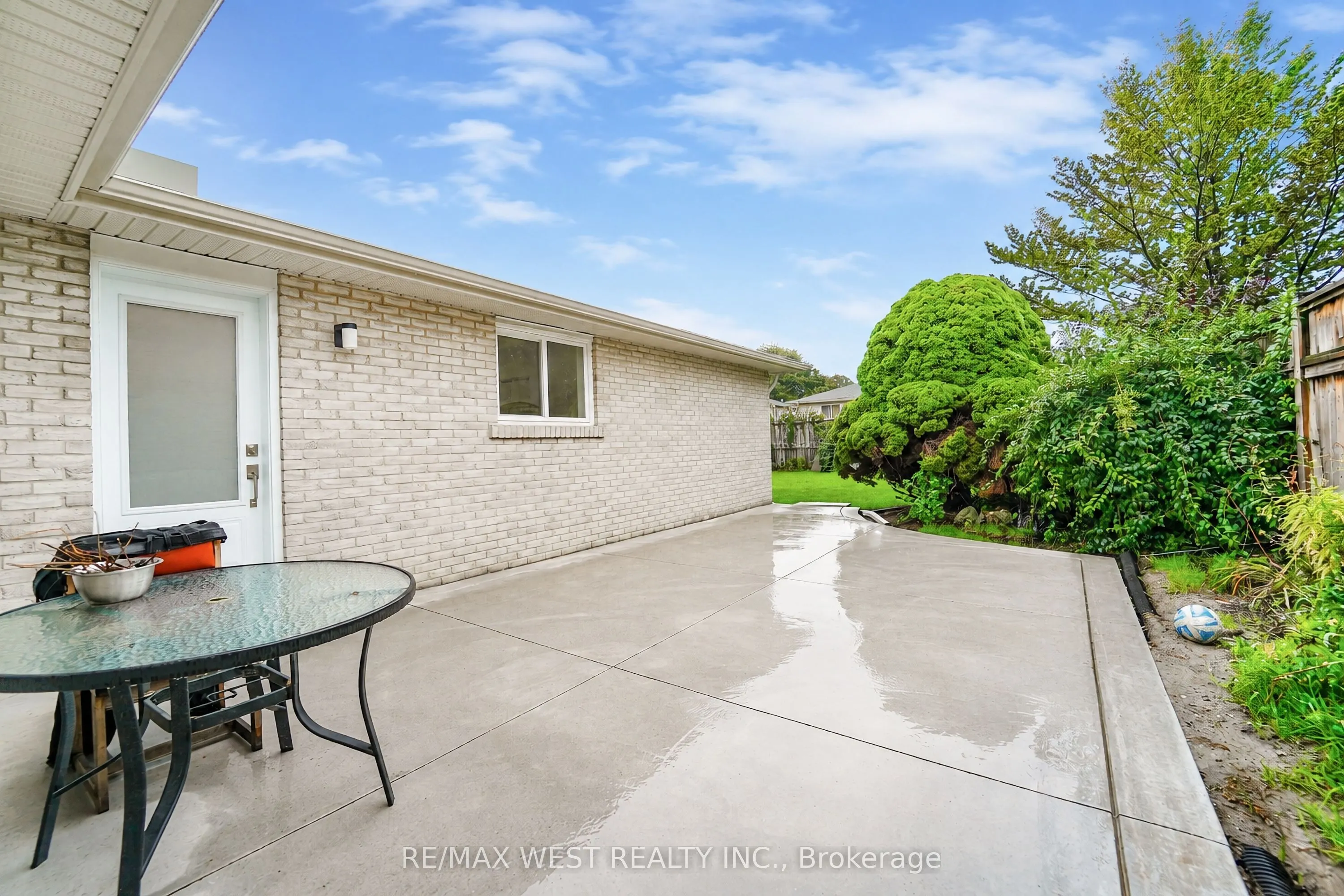 765 Dodsworth Crescent