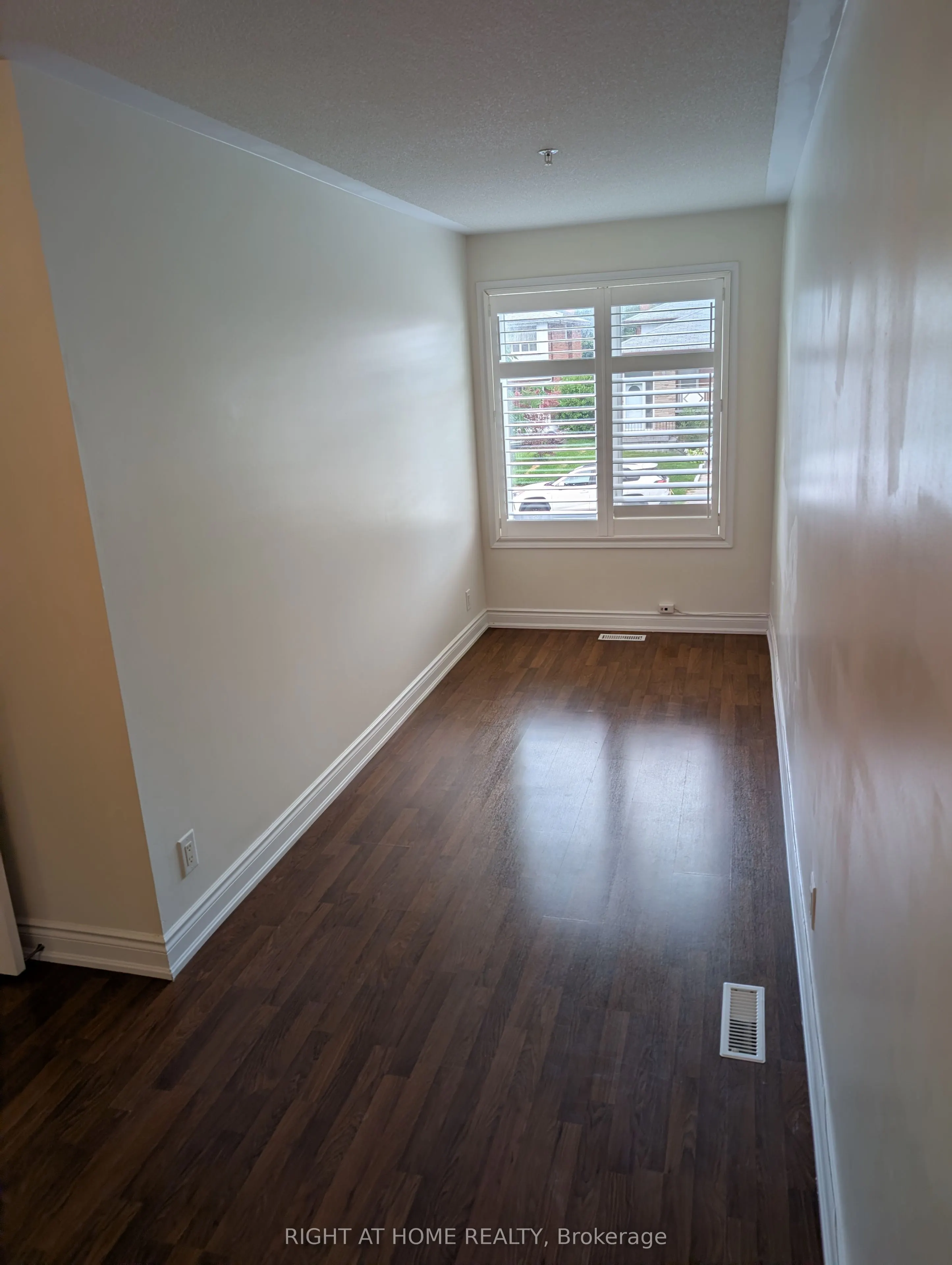 5 Richgrove Drive E #104