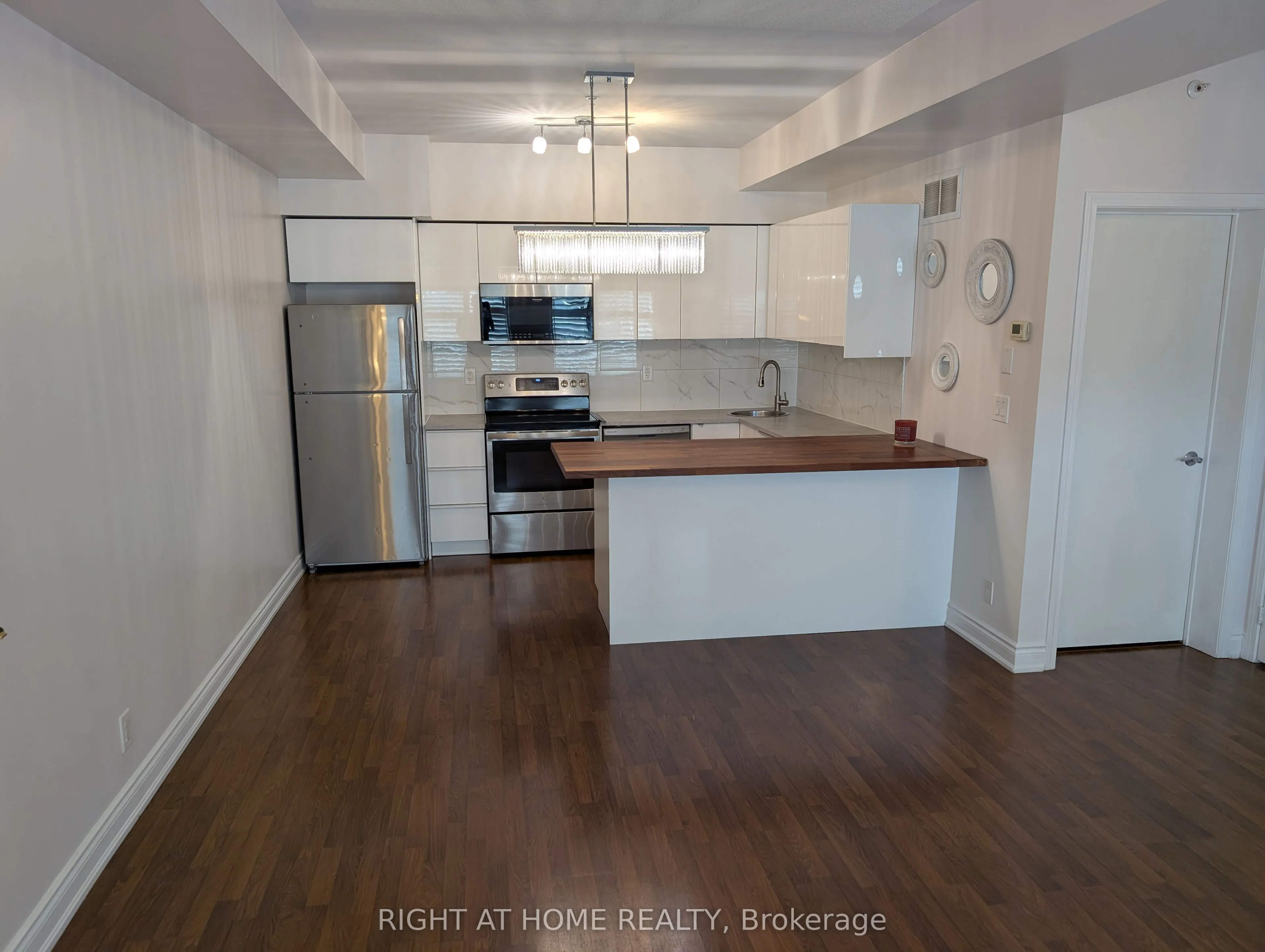 5 Richgrove Drive E #104
