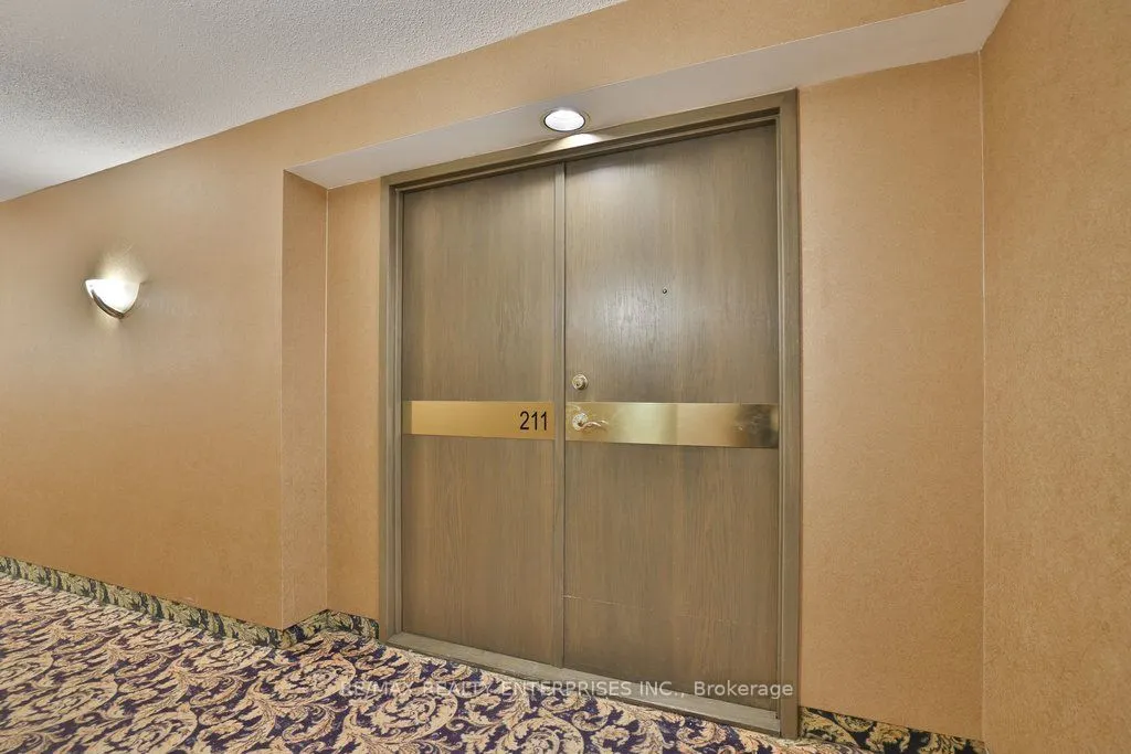 1800 The Collegeway #211