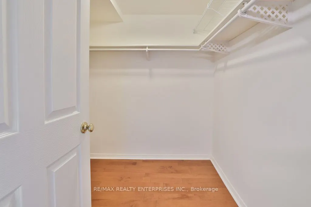 1800 The Collegeway #211