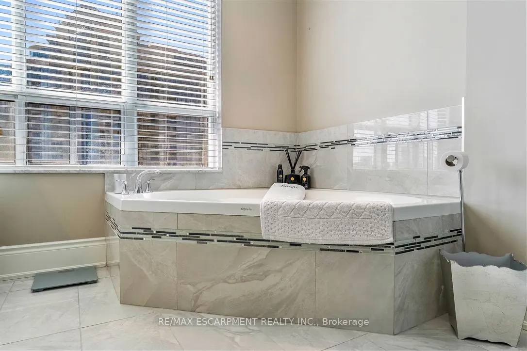 35 Kingsbridge Garden Circle #2706