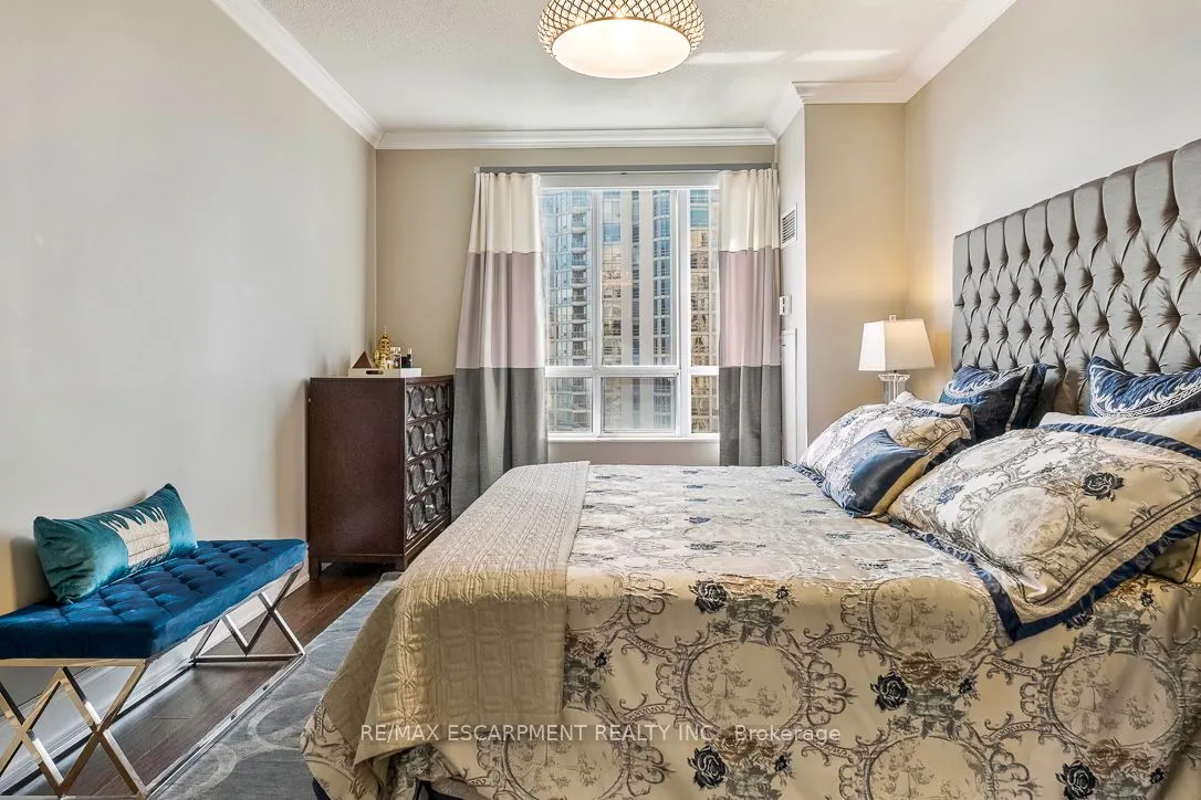 35 Kingsbridge Garden Circle #2706