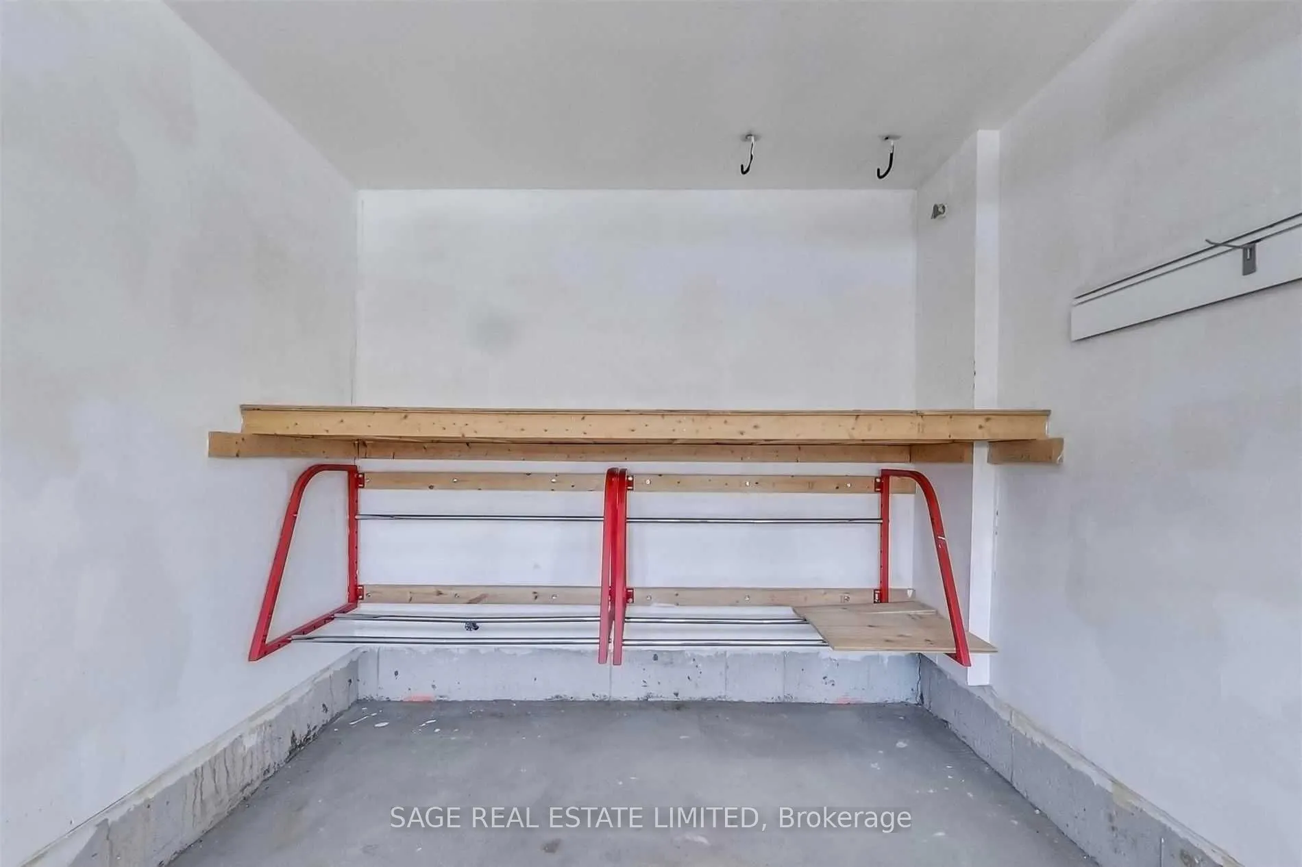 1131 Barr Crescent