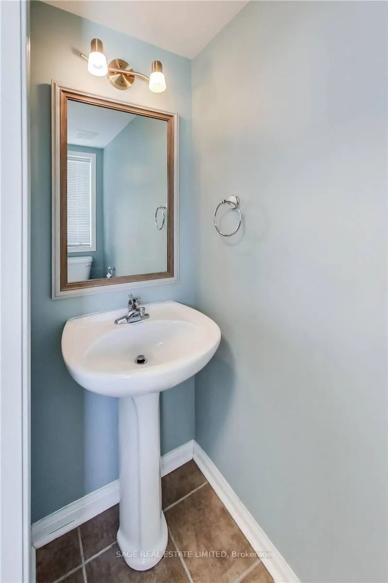1131 Barr Crescent