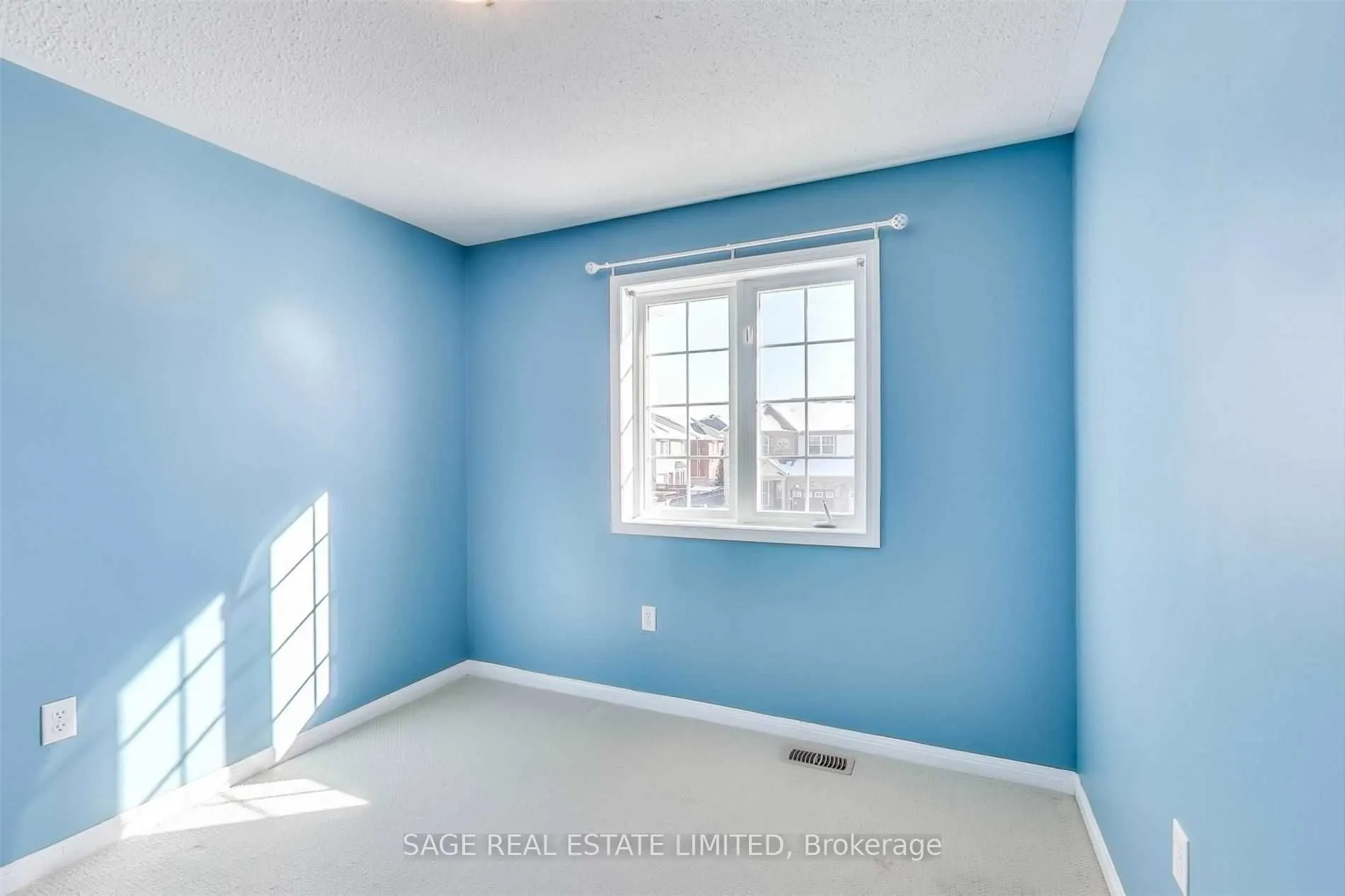 1131 Barr Crescent