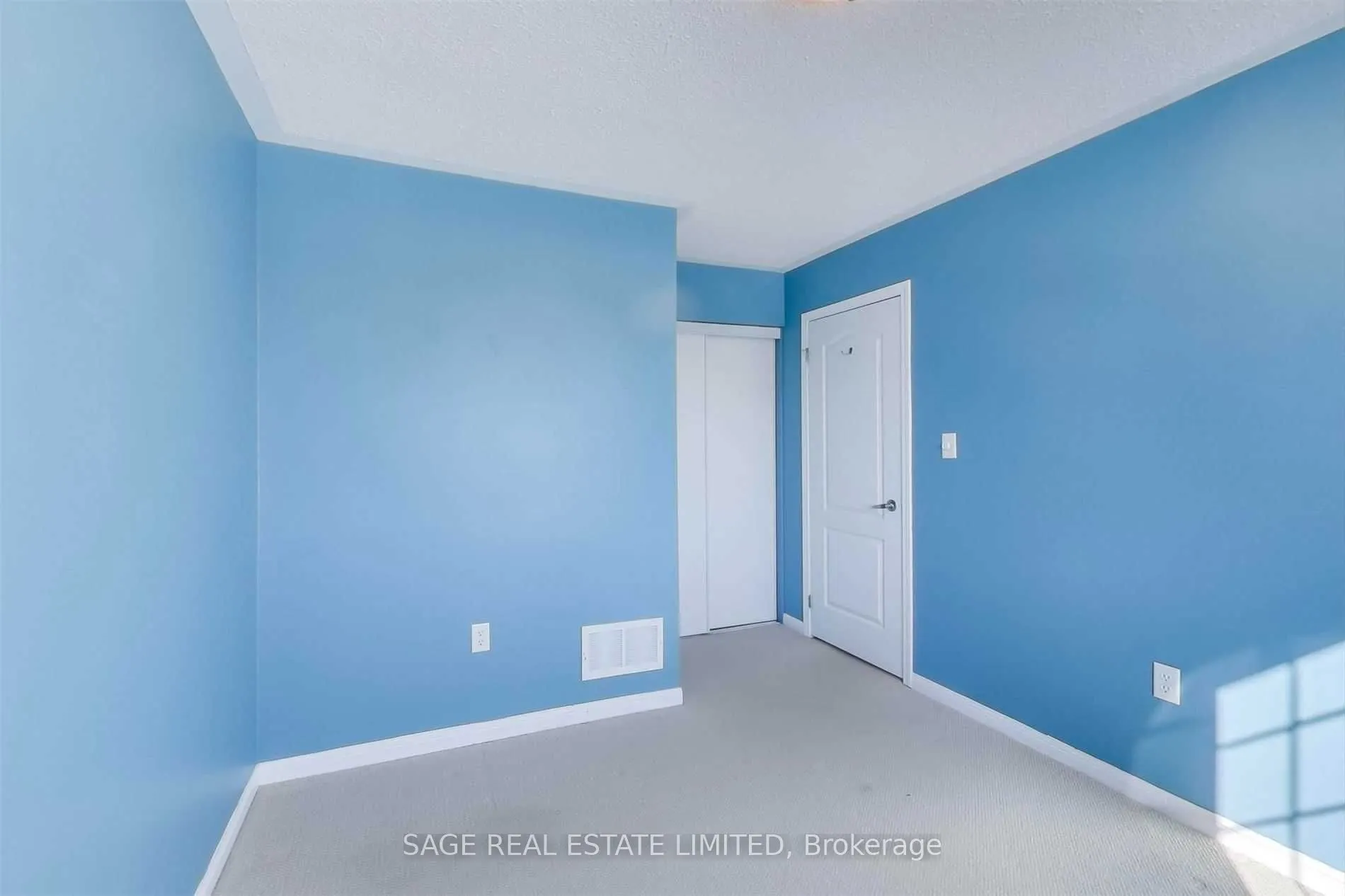 1131 Barr Crescent