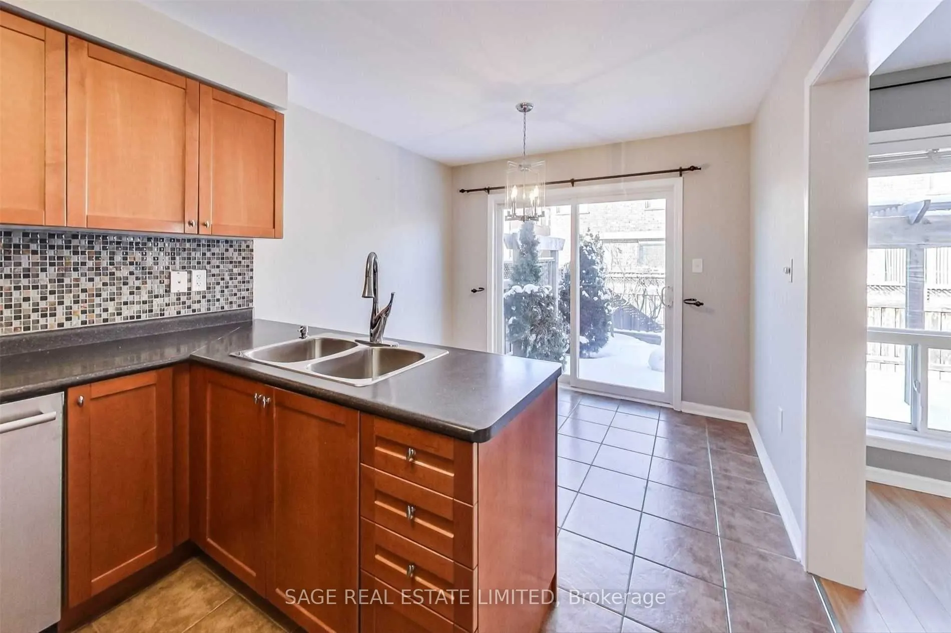 1131 Barr Crescent