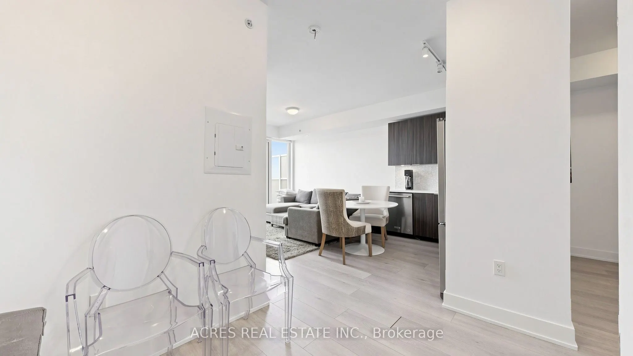 30 SHORE BREEZE Drive #5806