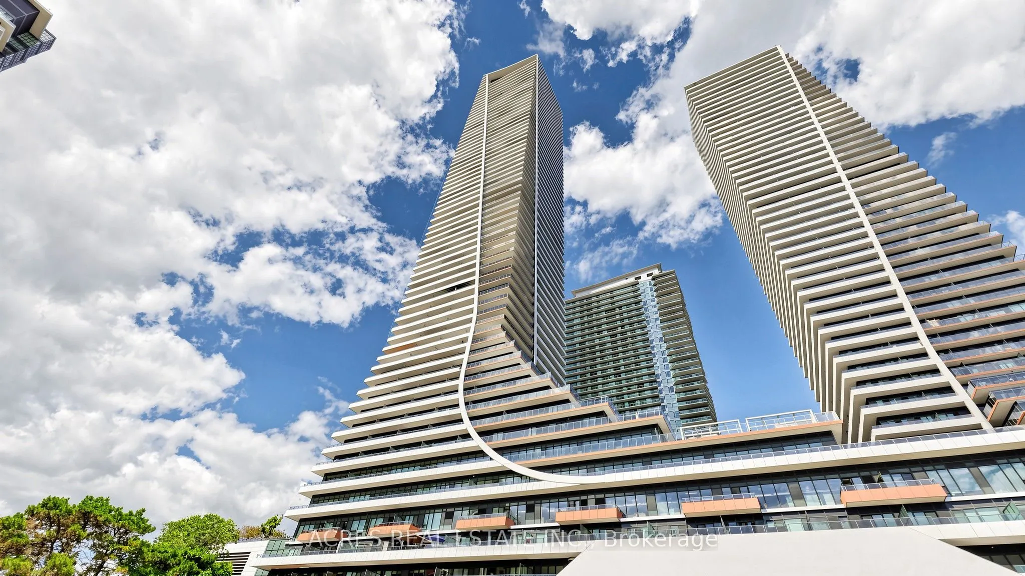 30 SHORE BREEZE Drive #5806