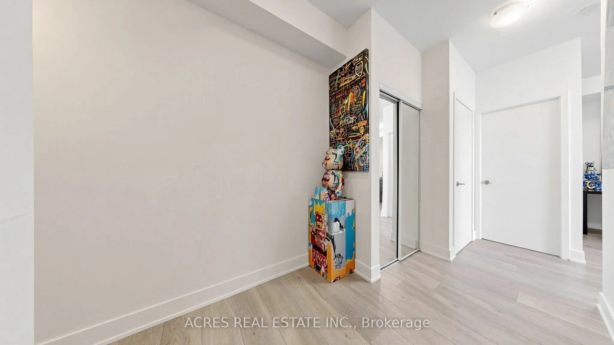 30 SHORE BREEZE Drive #5806
