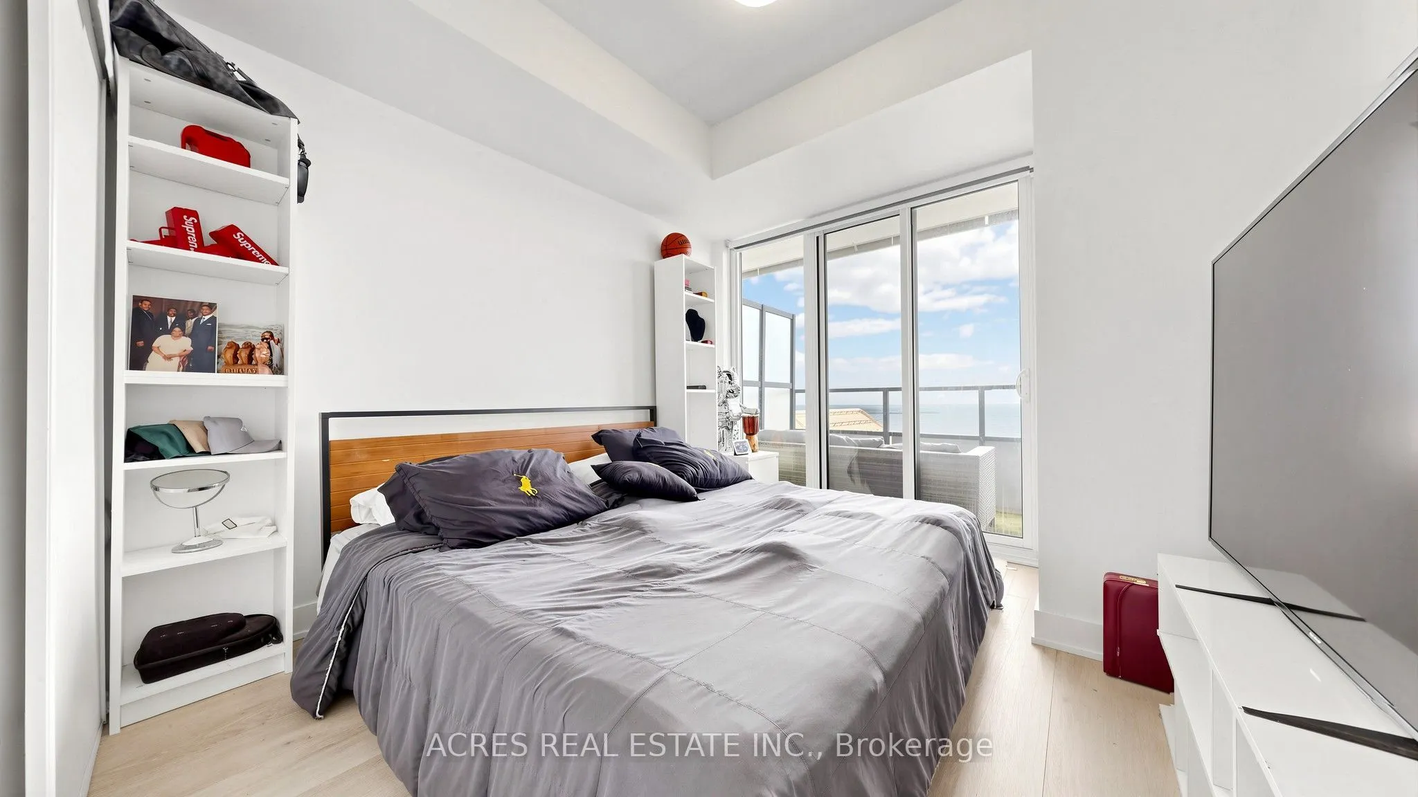 30 SHORE BREEZE Drive #5806