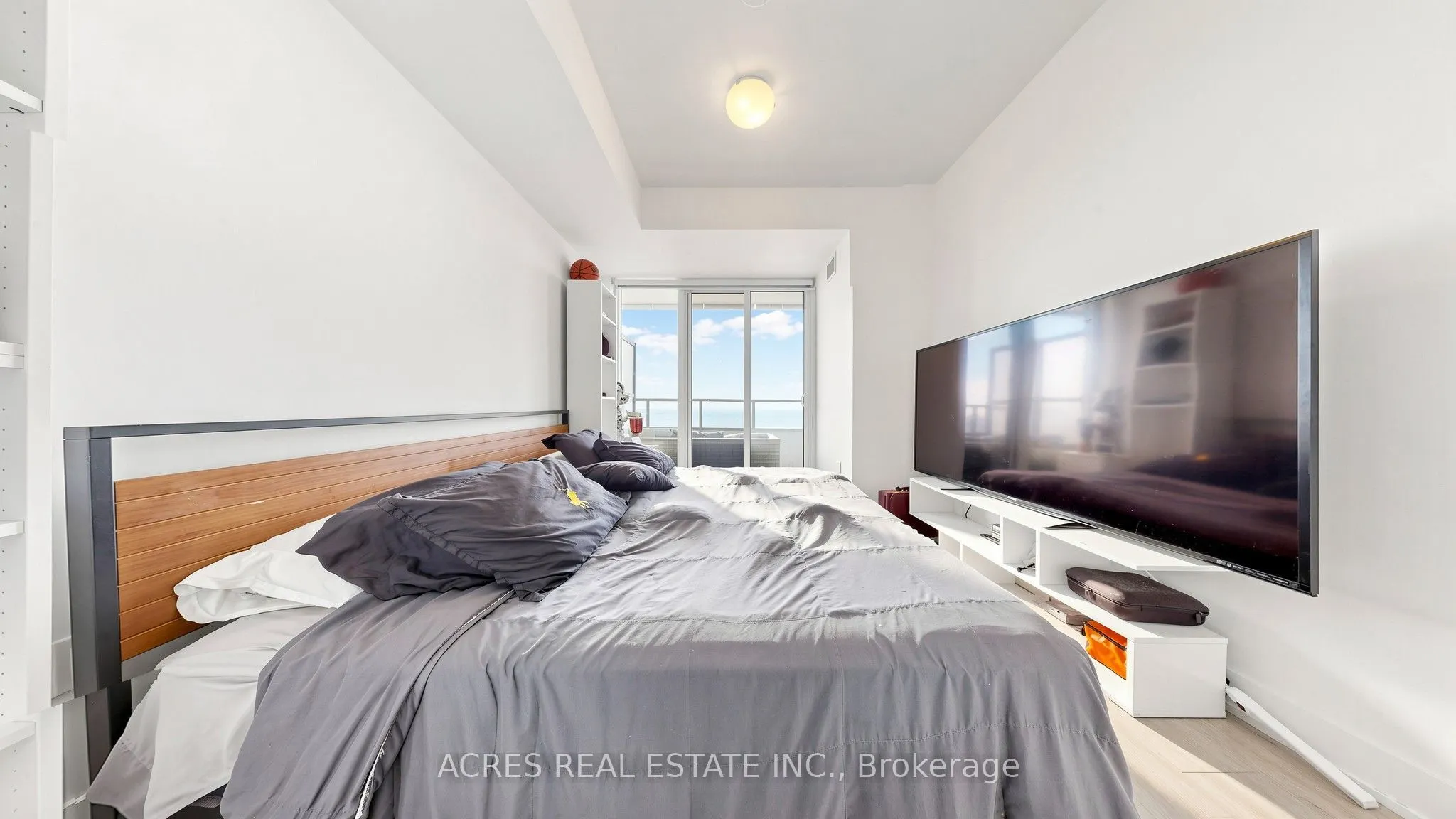 30 SHORE BREEZE Drive #5806