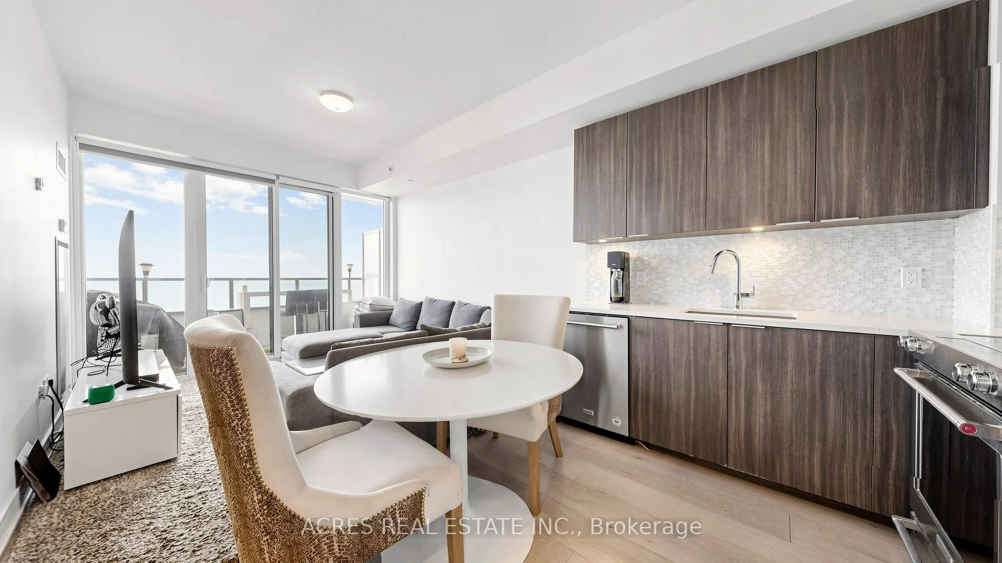 30 SHORE BREEZE Drive #5806