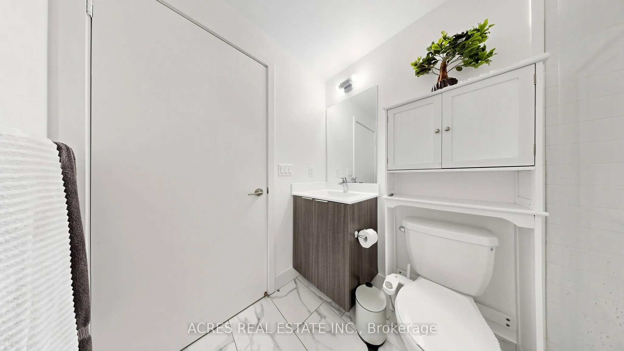 30 SHORE BREEZE Drive #5806