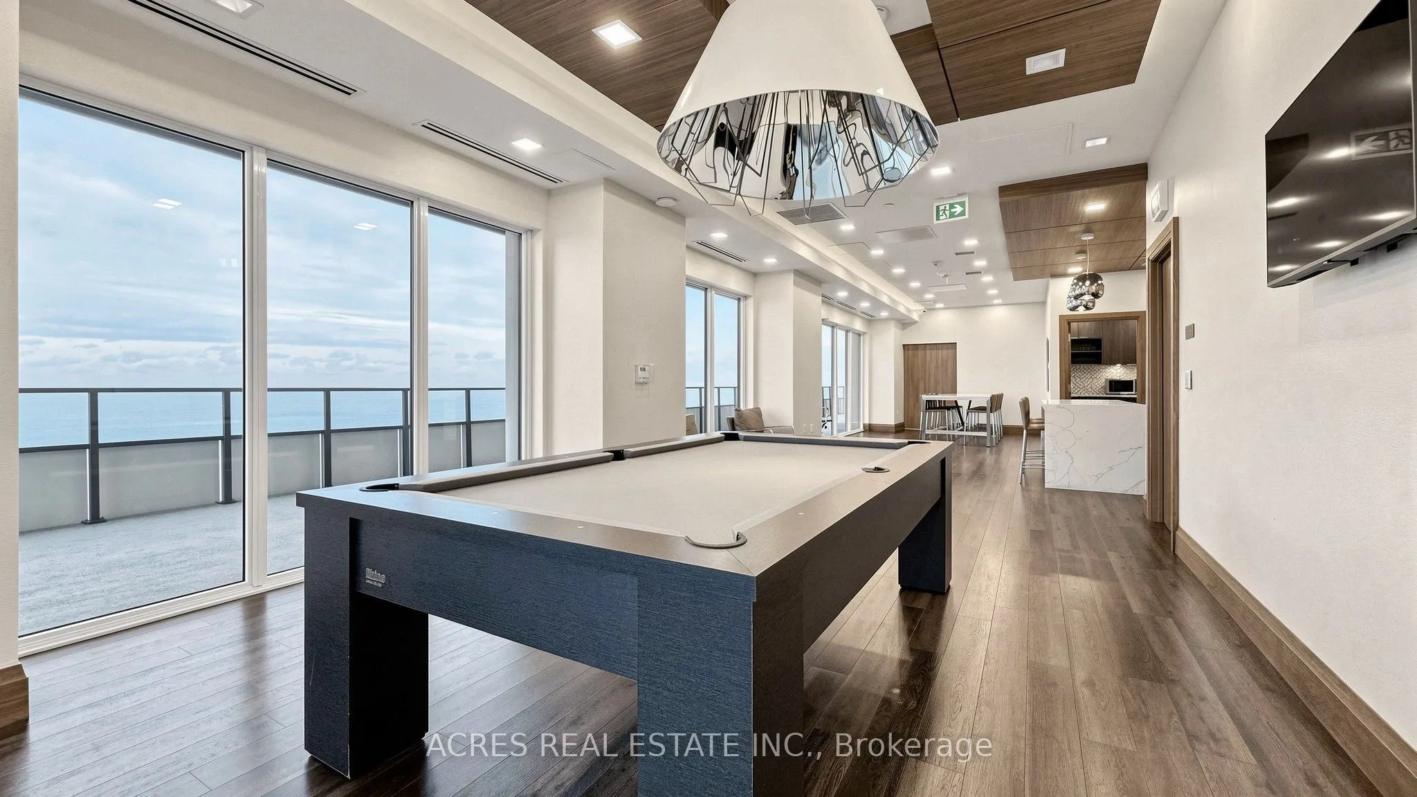 30 SHORE BREEZE Drive #5806