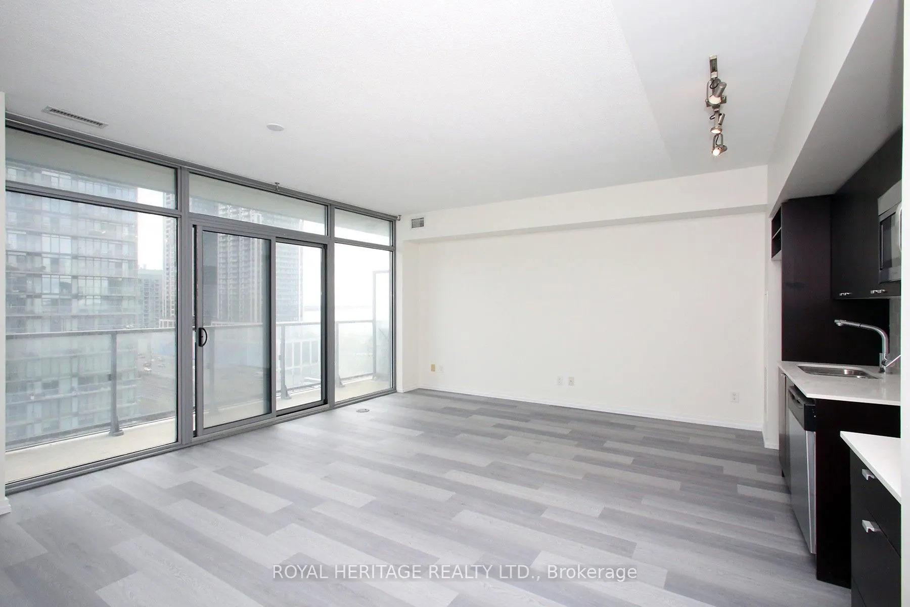 105 Queensway Avenue #1216