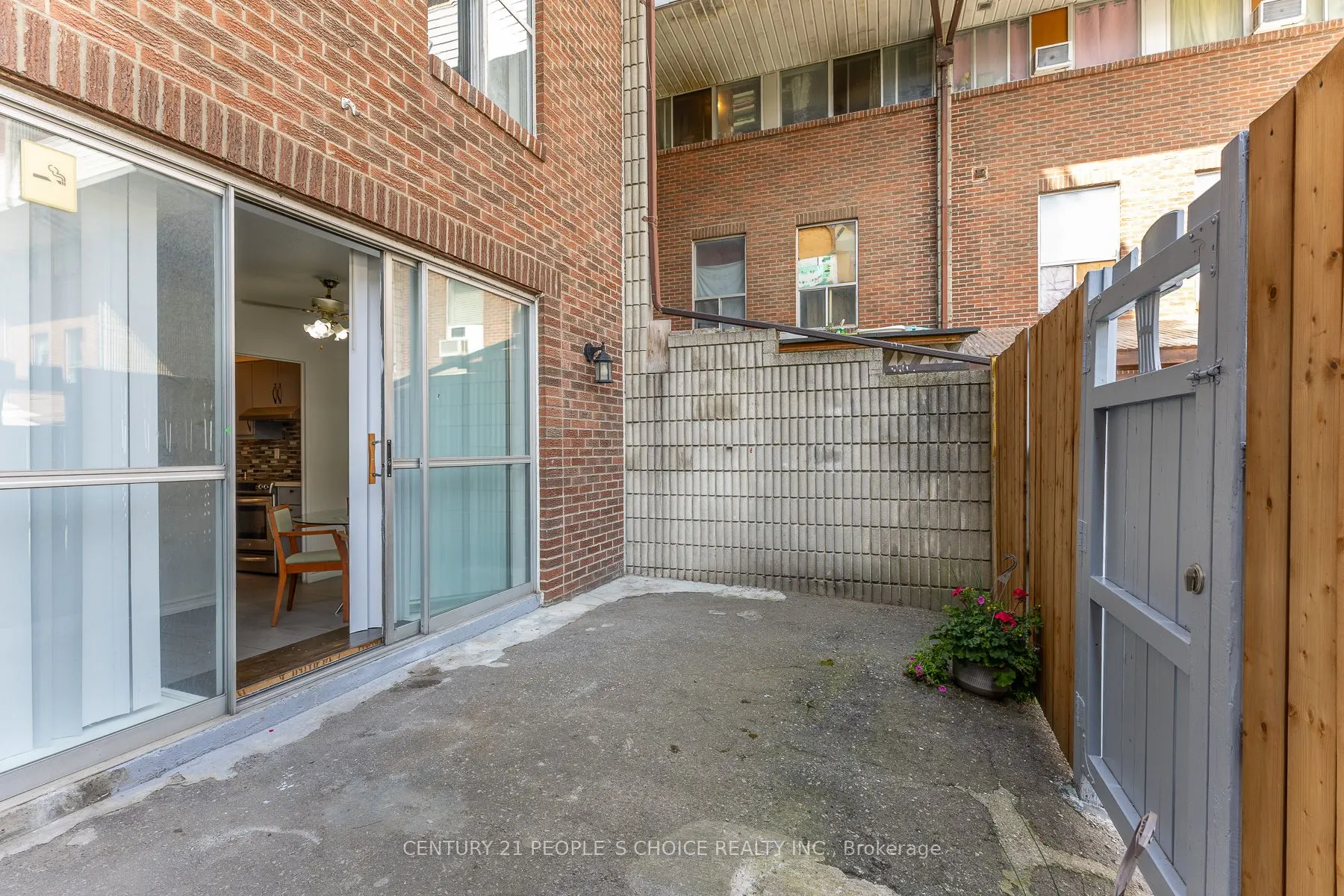 10 Eddystone Avenue N #106