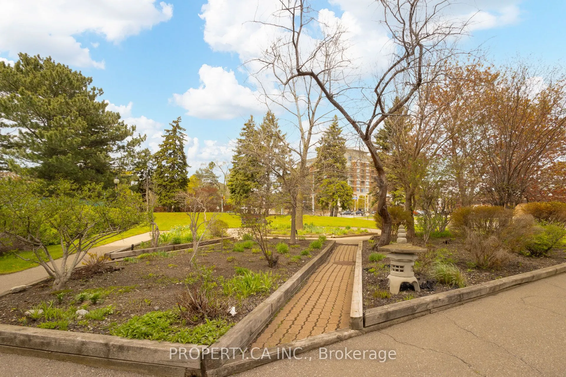 966 Inverhouse Drive #109