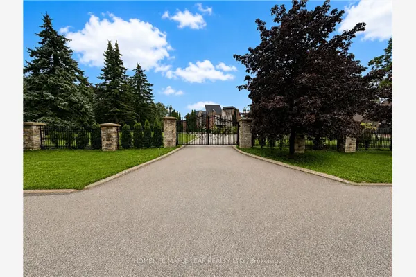 10 Edgeforest Drive