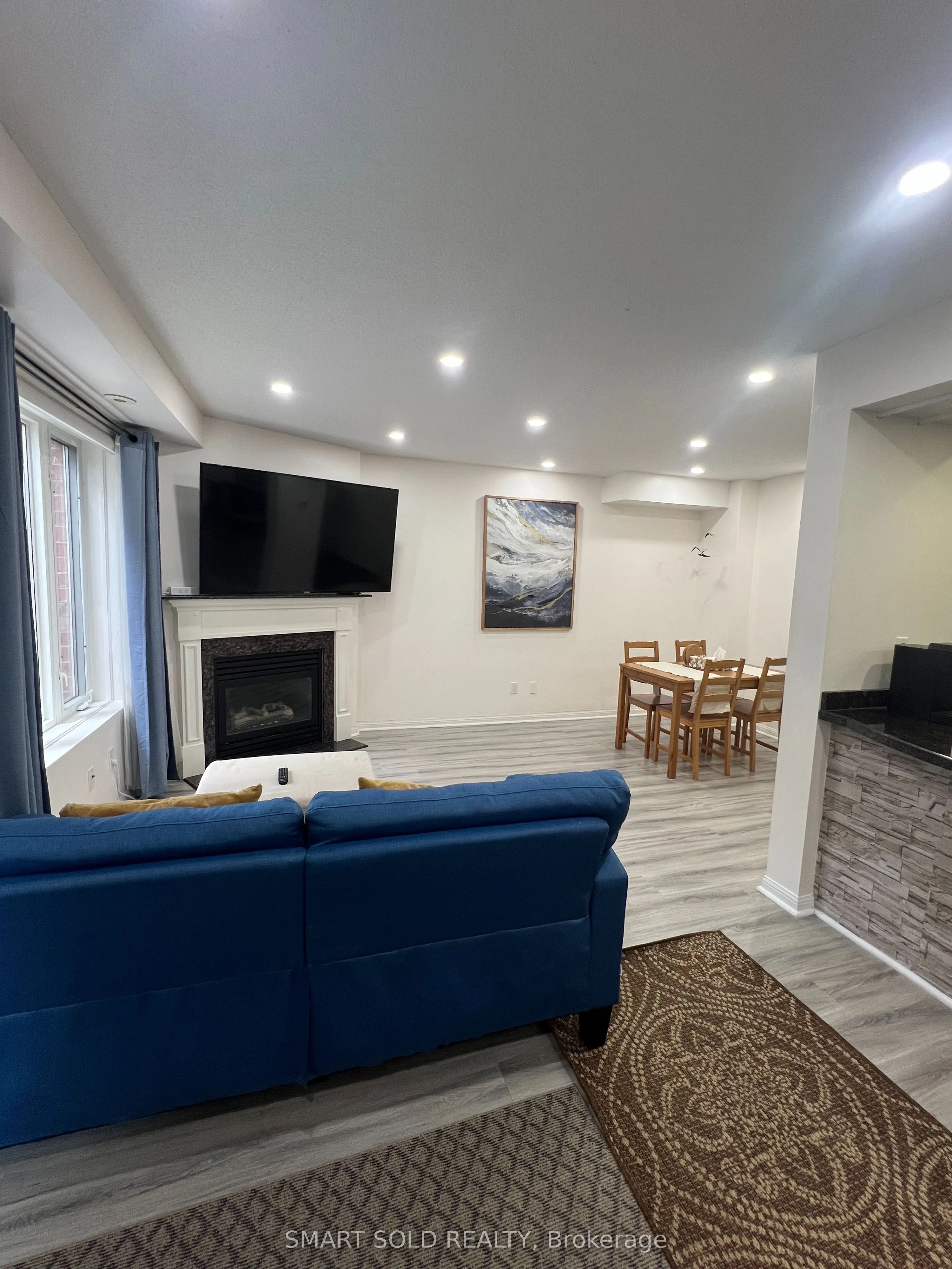 15 Laidlaw Street #608