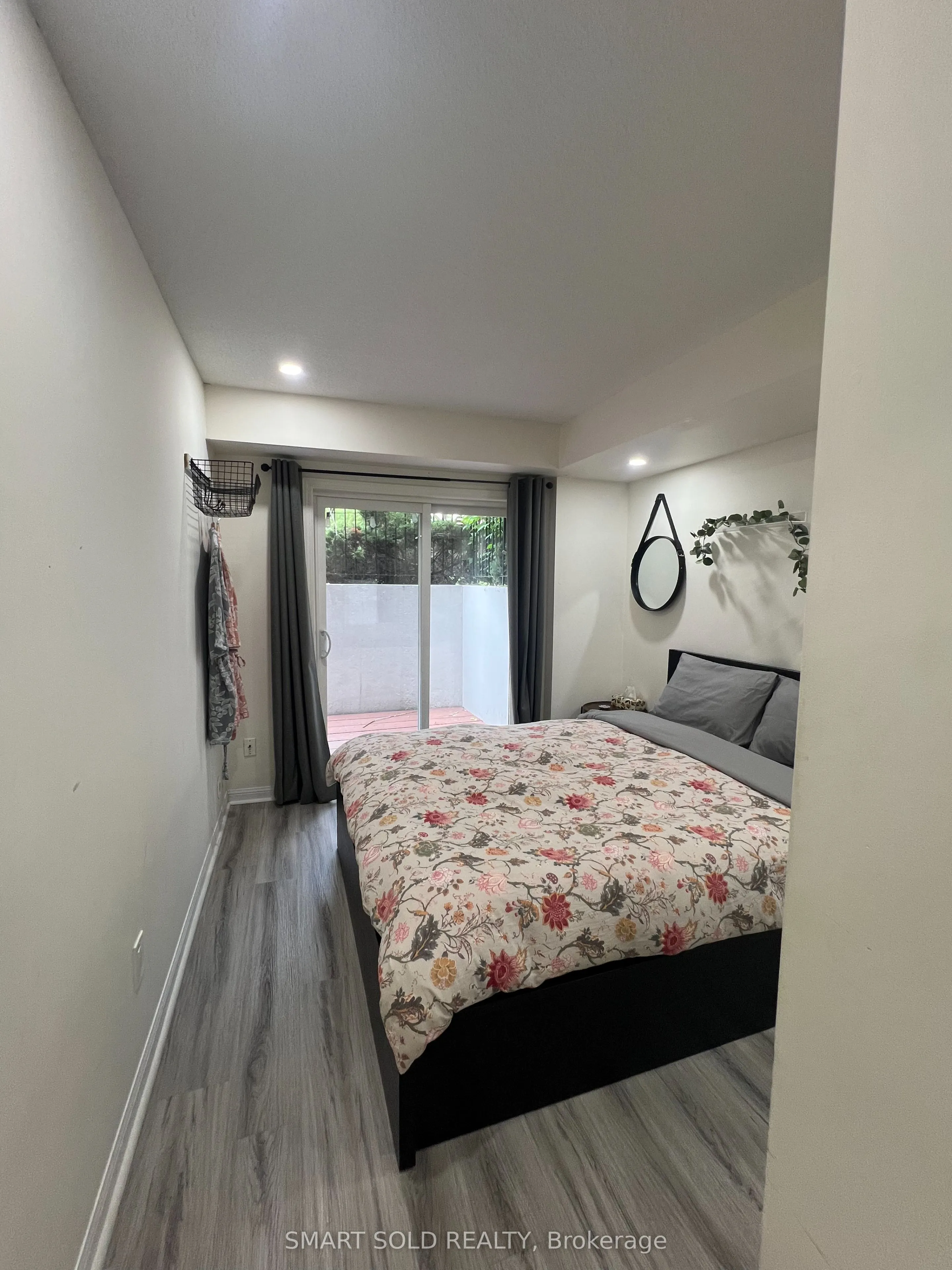 15 Laidlaw Street #608