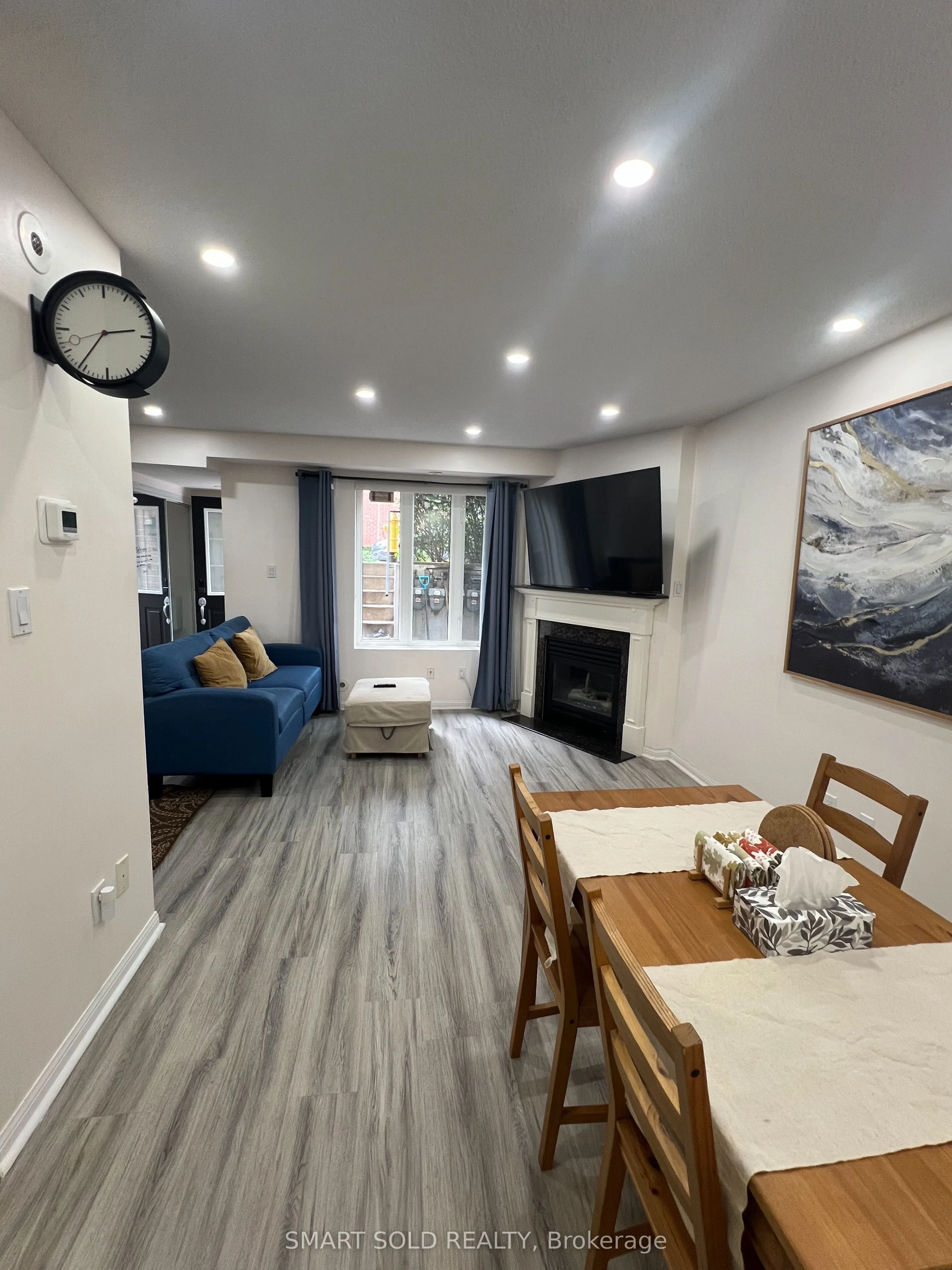15 Laidlaw Street #608