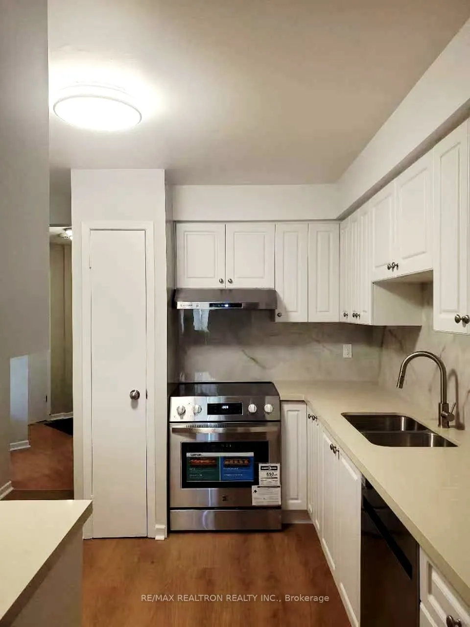 1180 Mississauga Valley Boulevard #100