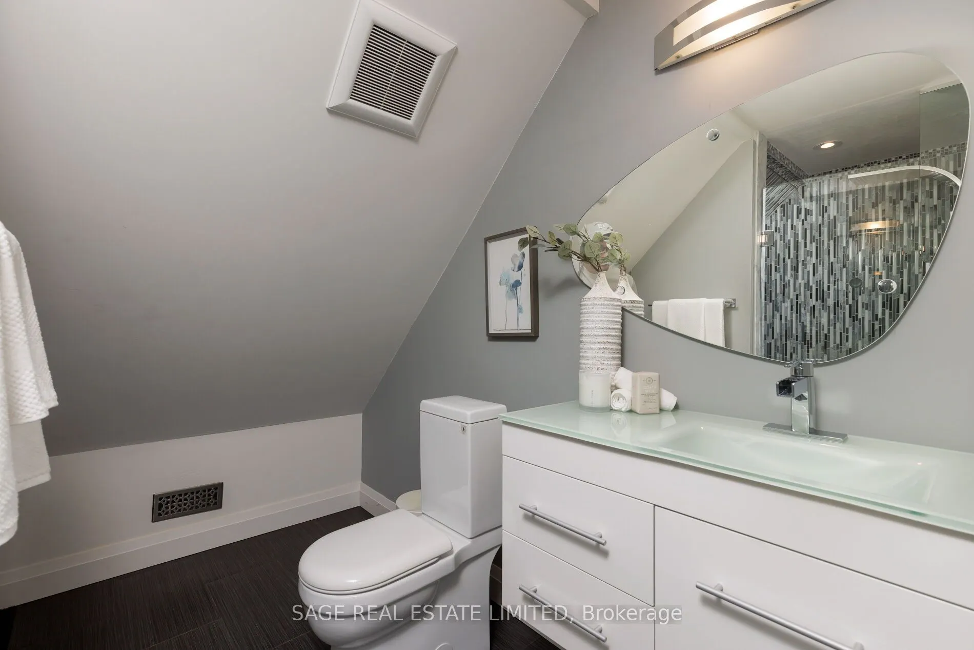 39 Loyalist Road