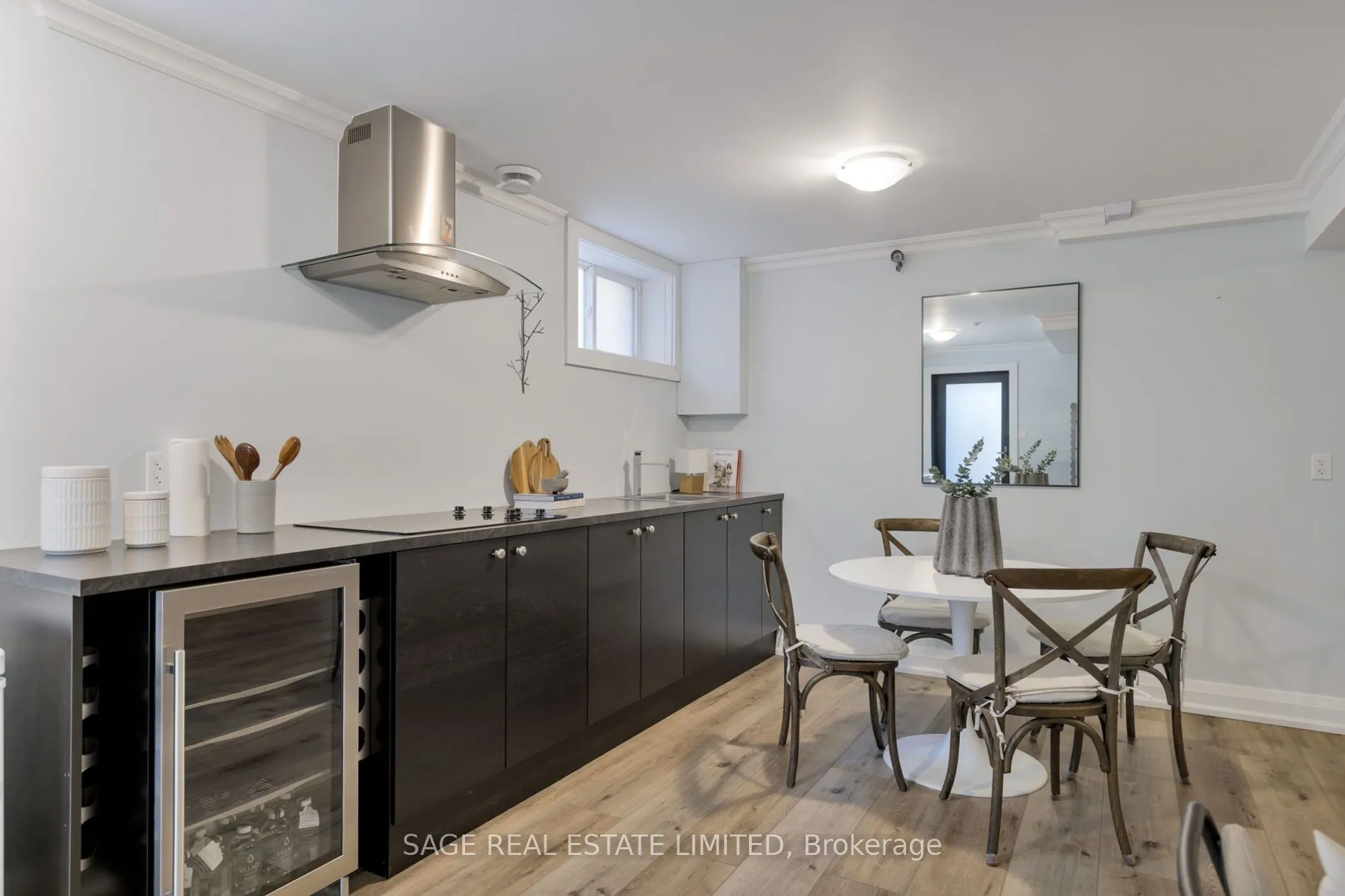 39 Loyalist Road