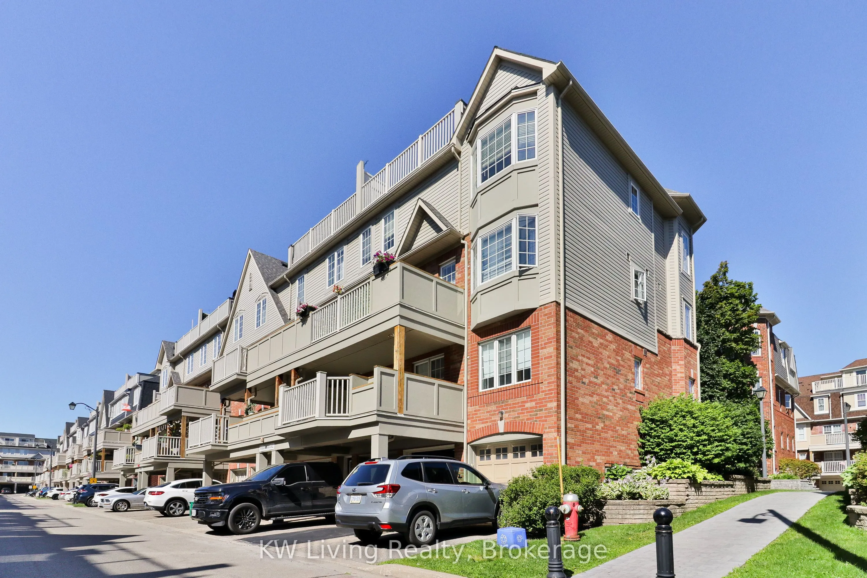 740 Neighbourhood Circle #4