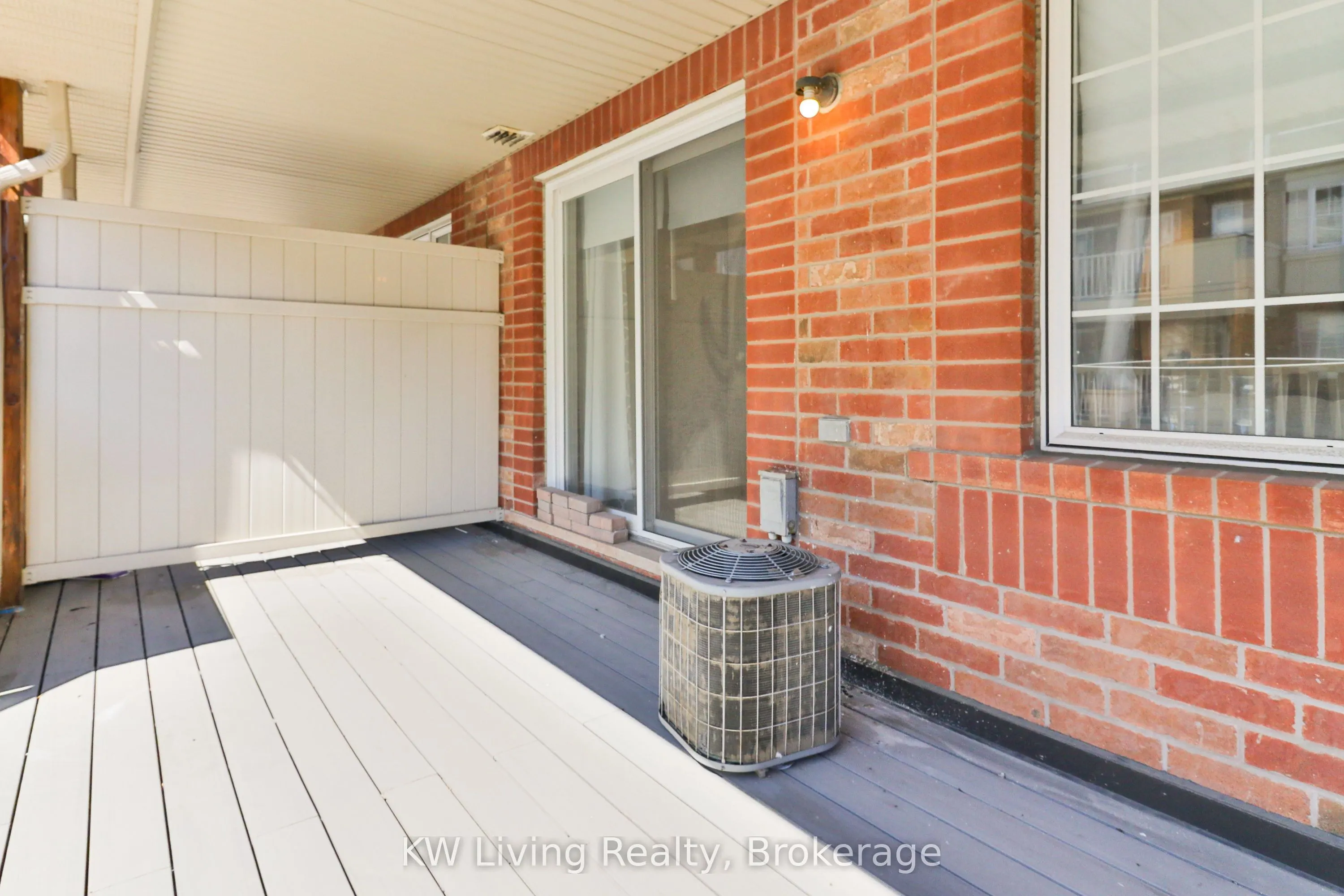 740 Neighbourhood Circle #4
