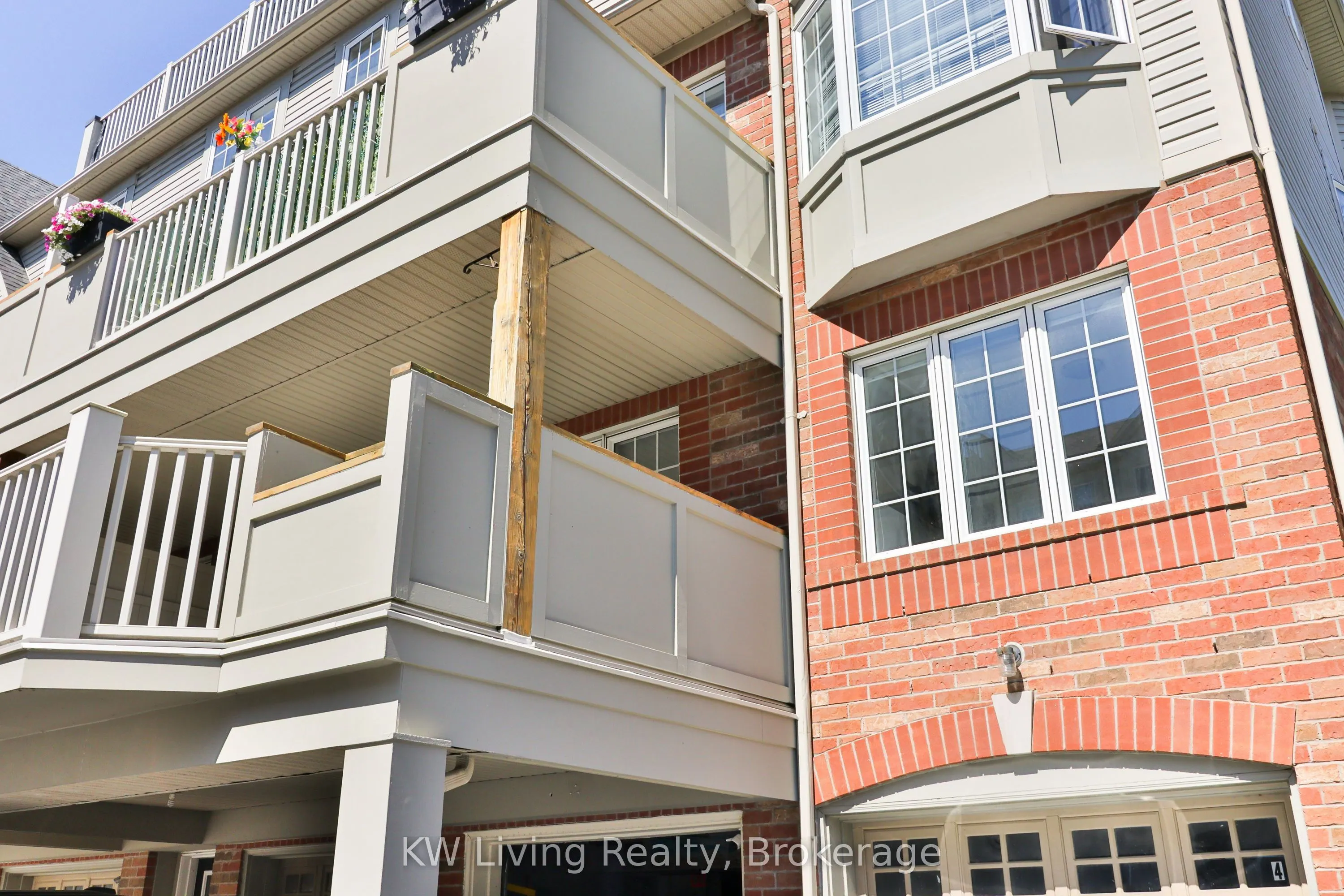 740 Neighbourhood Circle #4