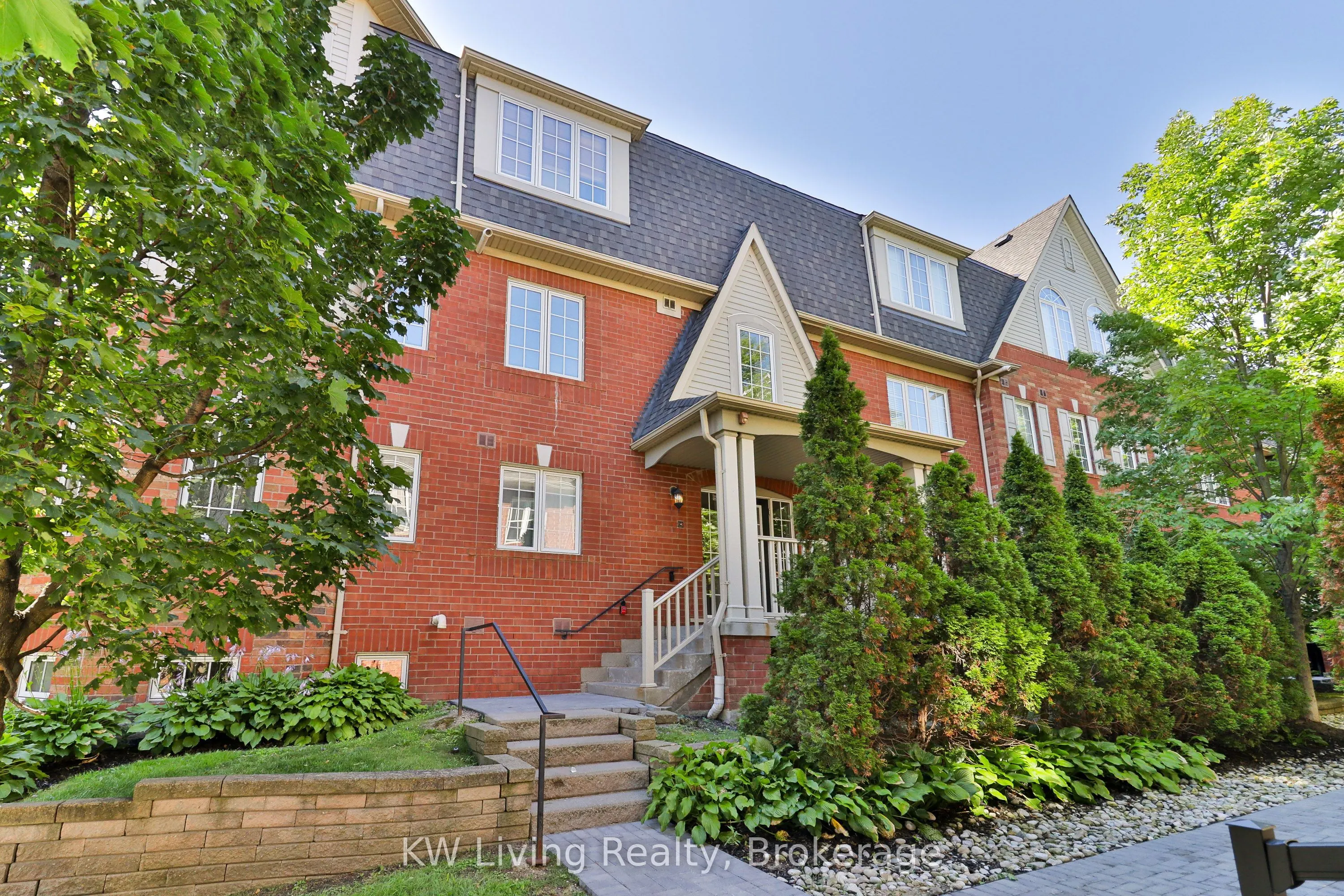 740 Neighbourhood Circle #4