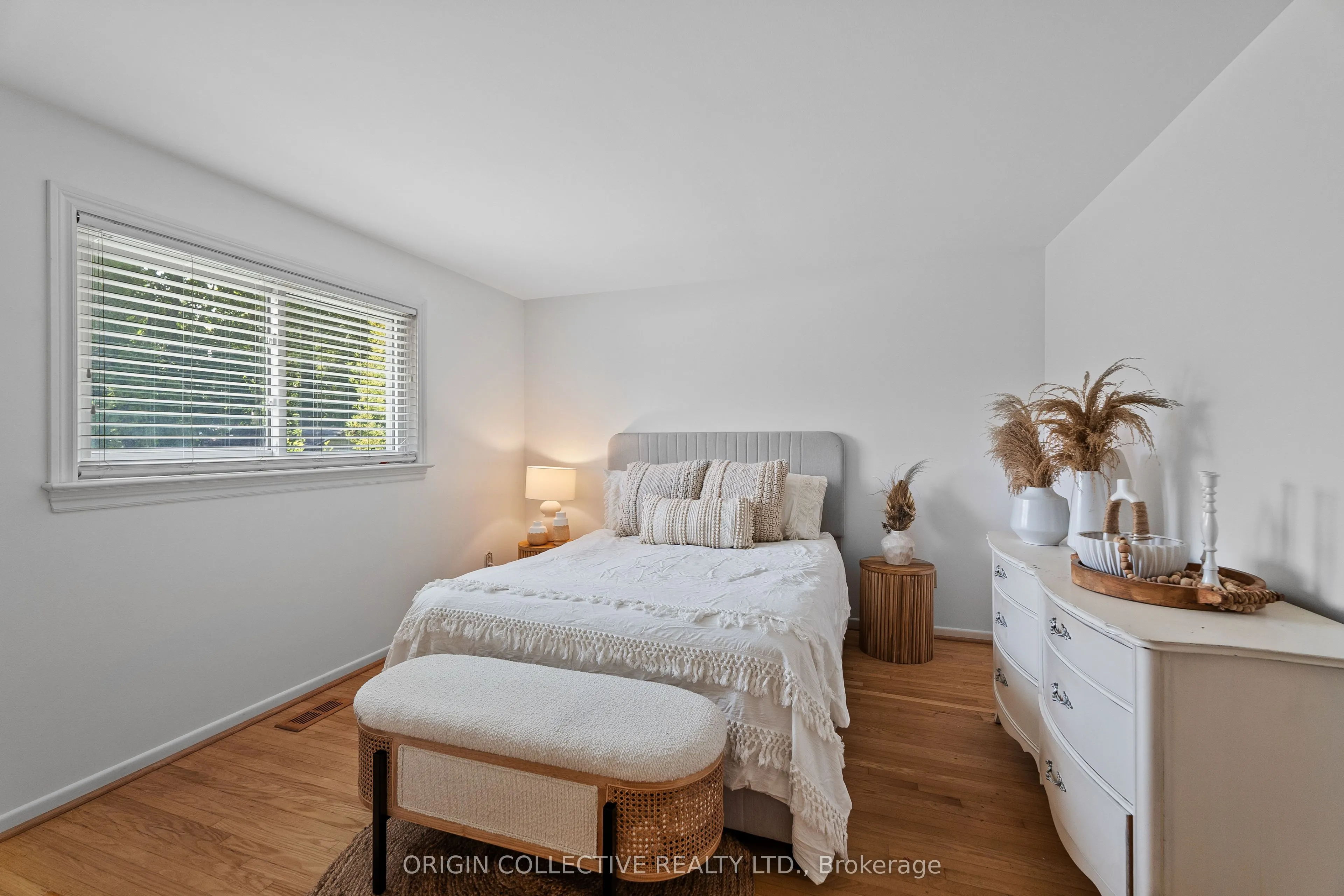 983 Parthia Crescent