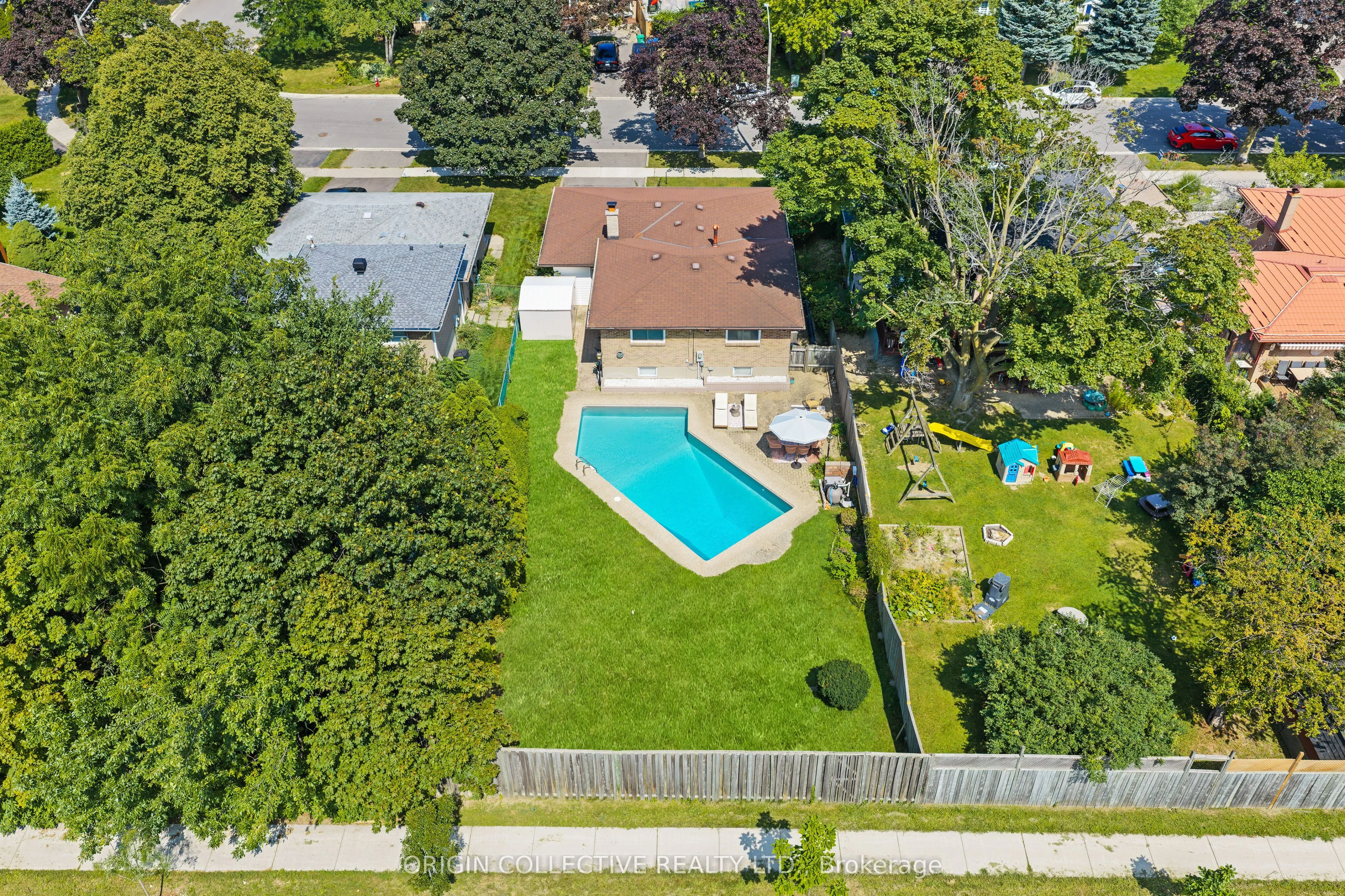 983 Parthia Crescent